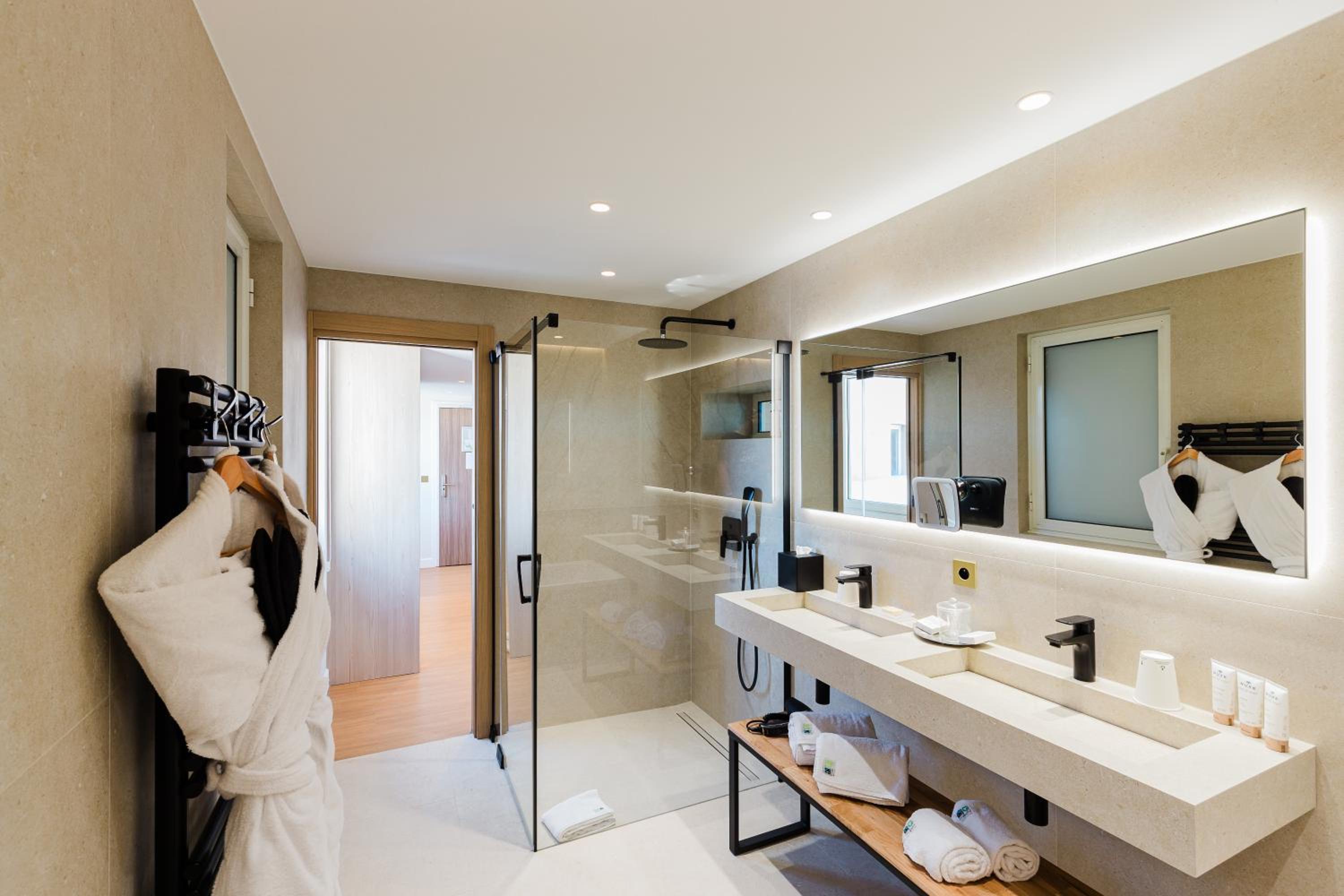 Junior Suite with Sea View - Photo 2