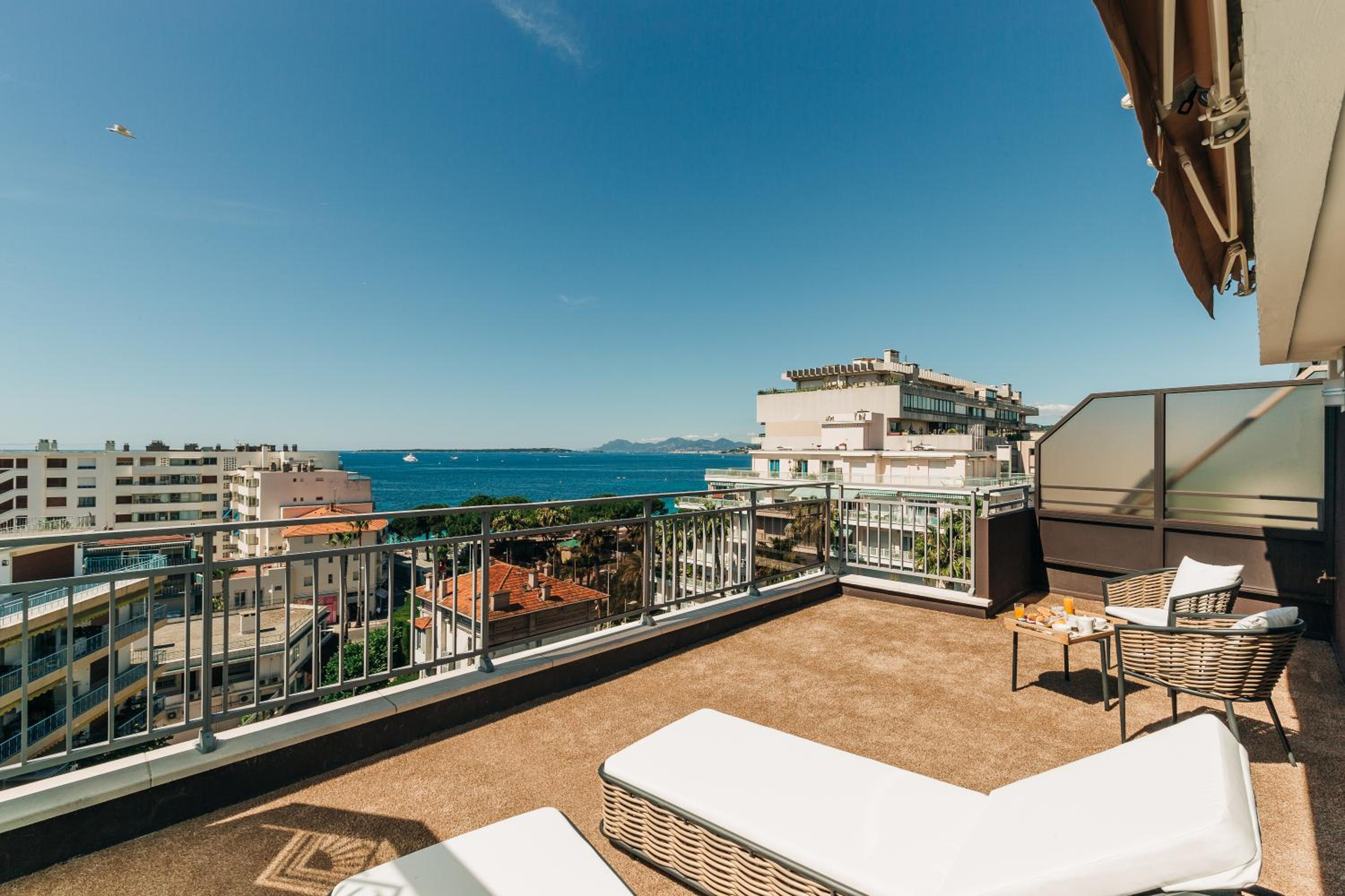 Junior Suite with Sea View - Photo 7