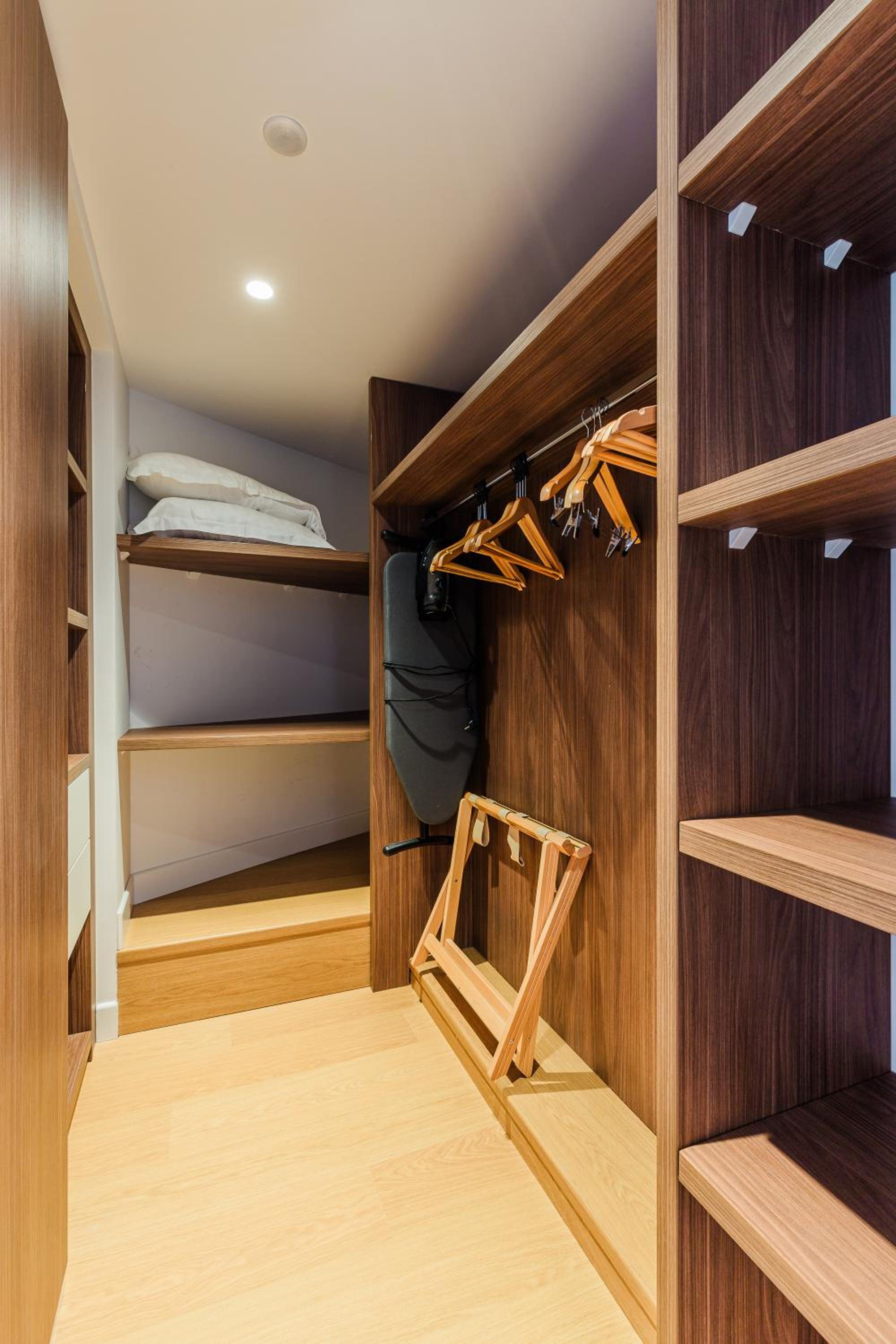 Junior Suite with City View - Photo 3