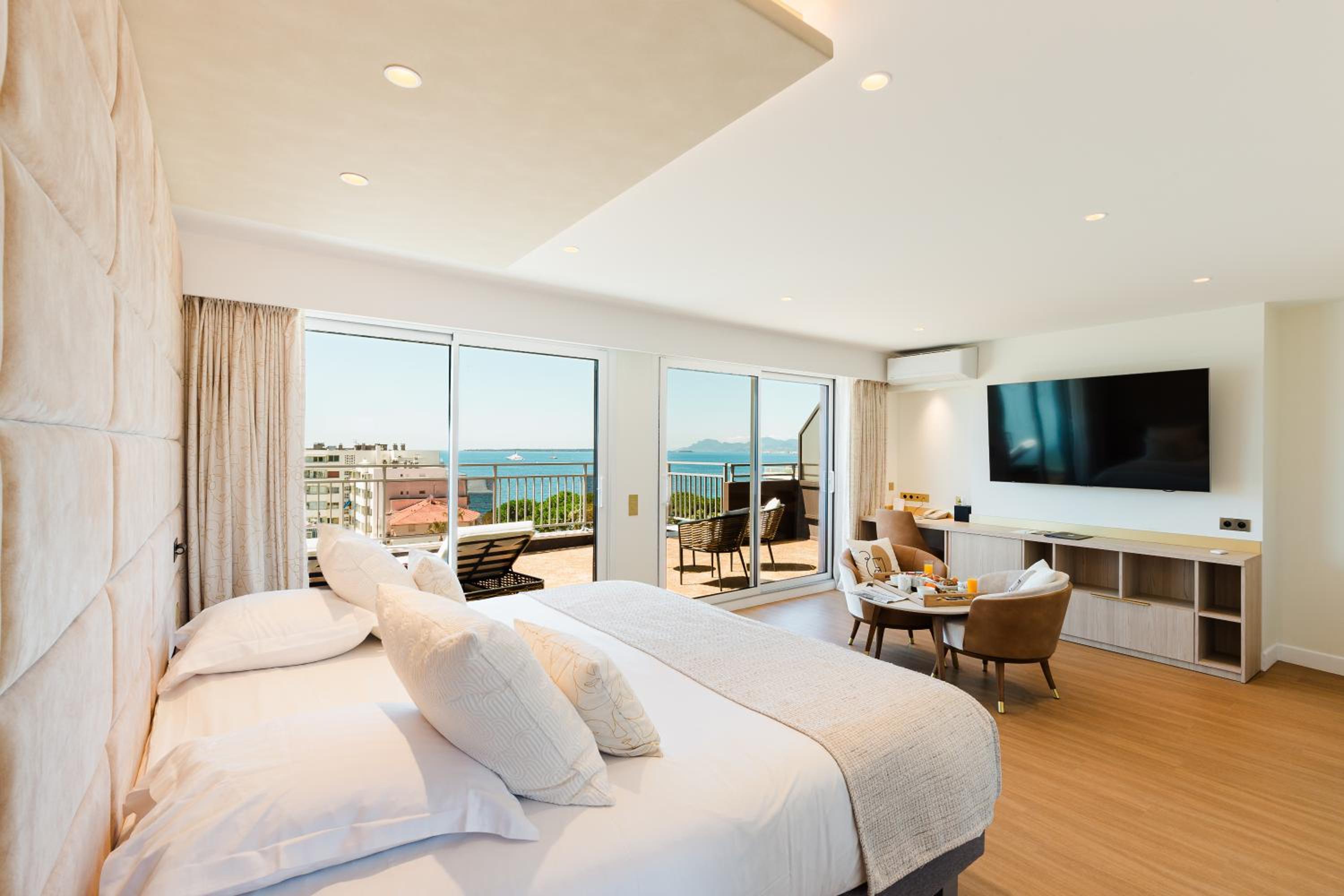Junior Suite with Sea View - Photo 1