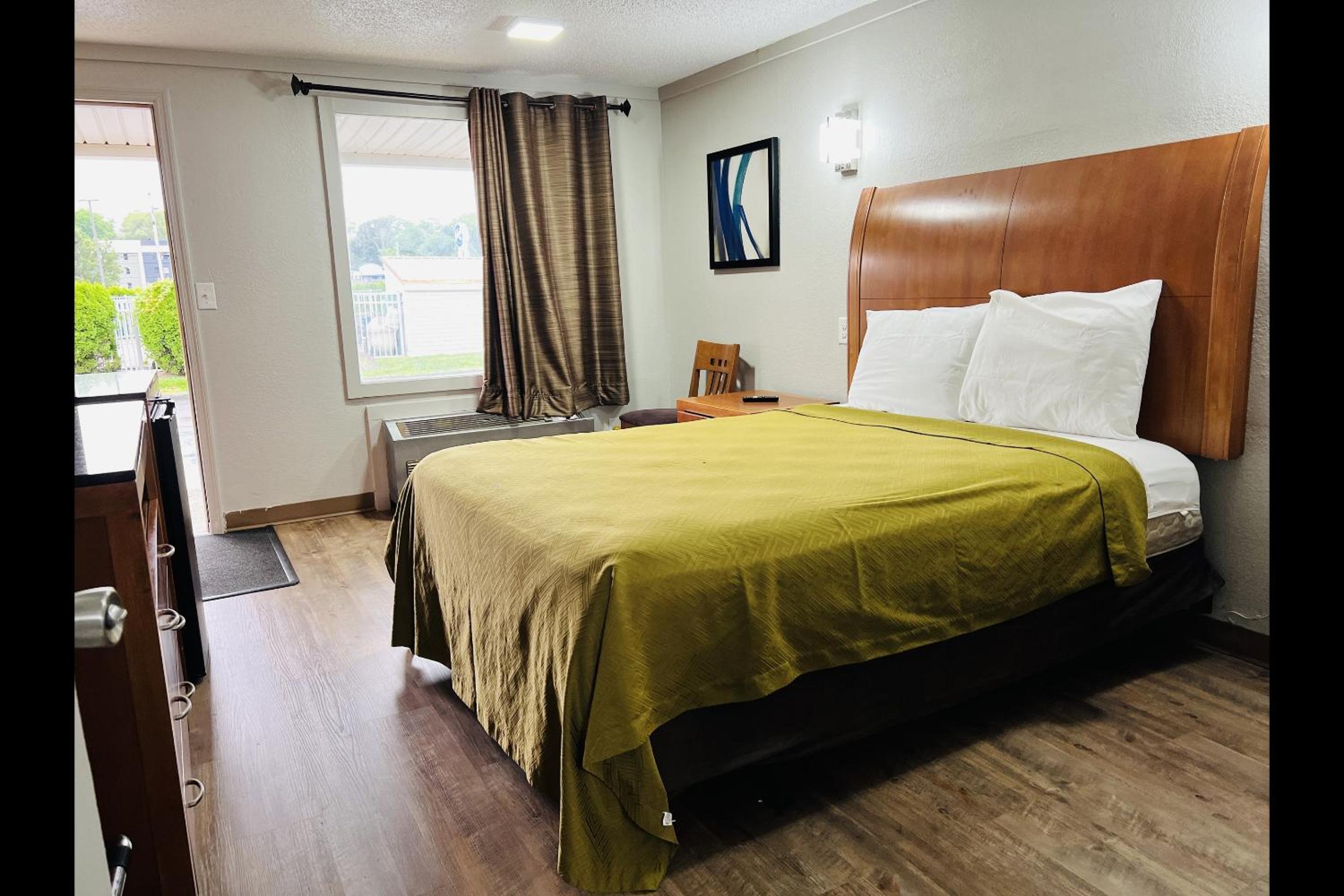 King Bed Non-Smoking - Photo 3