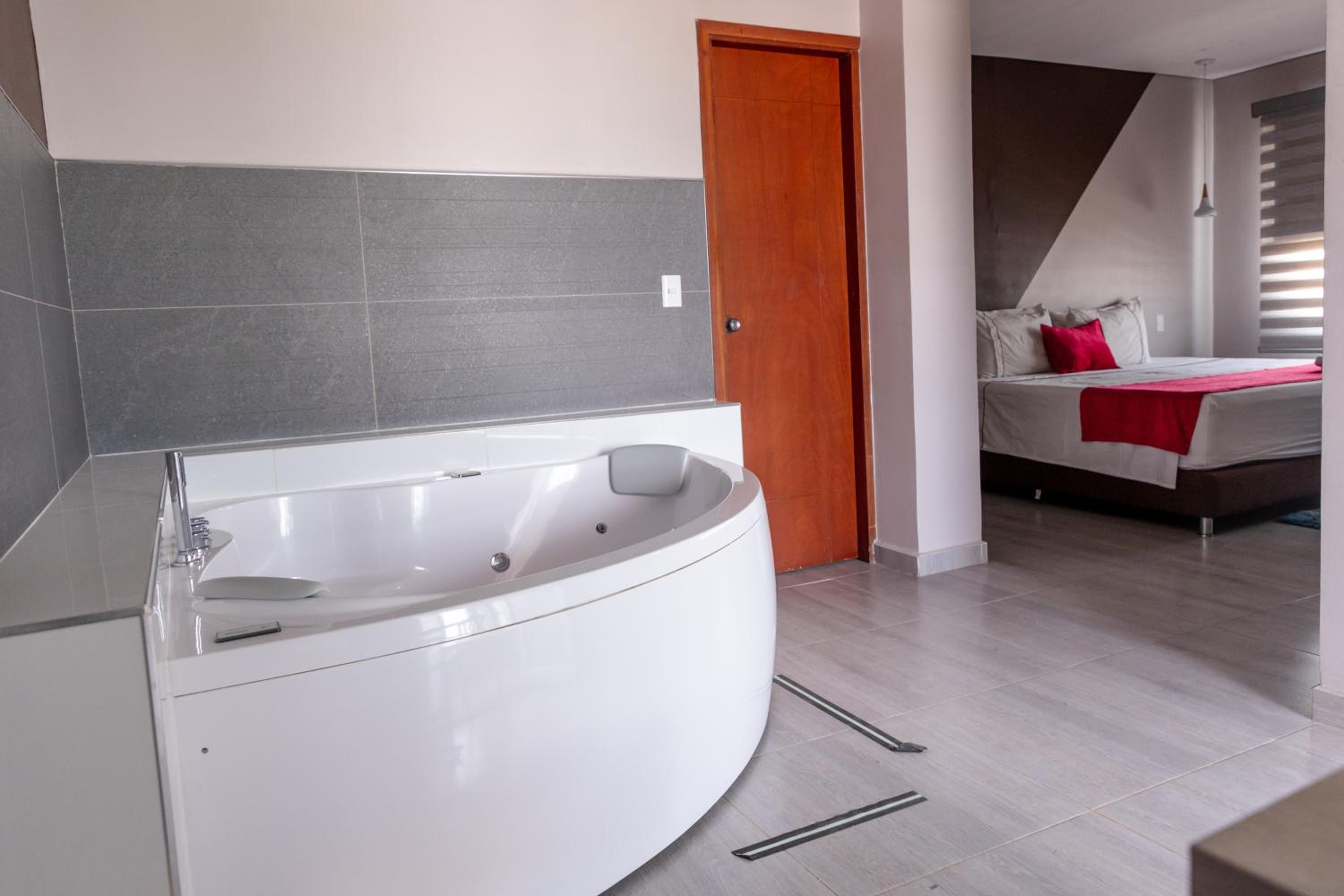 Queen Suite with Spa Bath