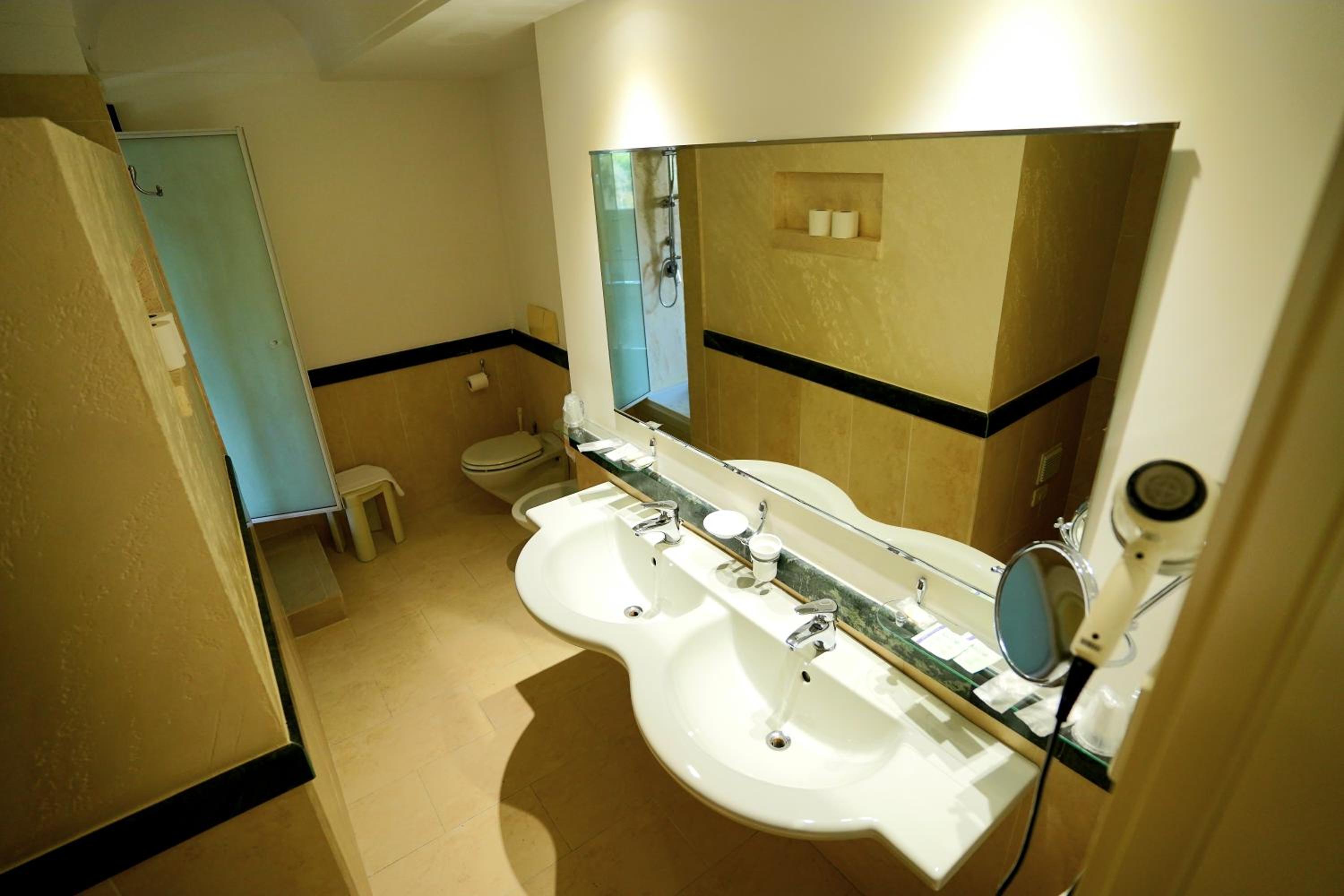 King Suite with Spa Bath photo 2