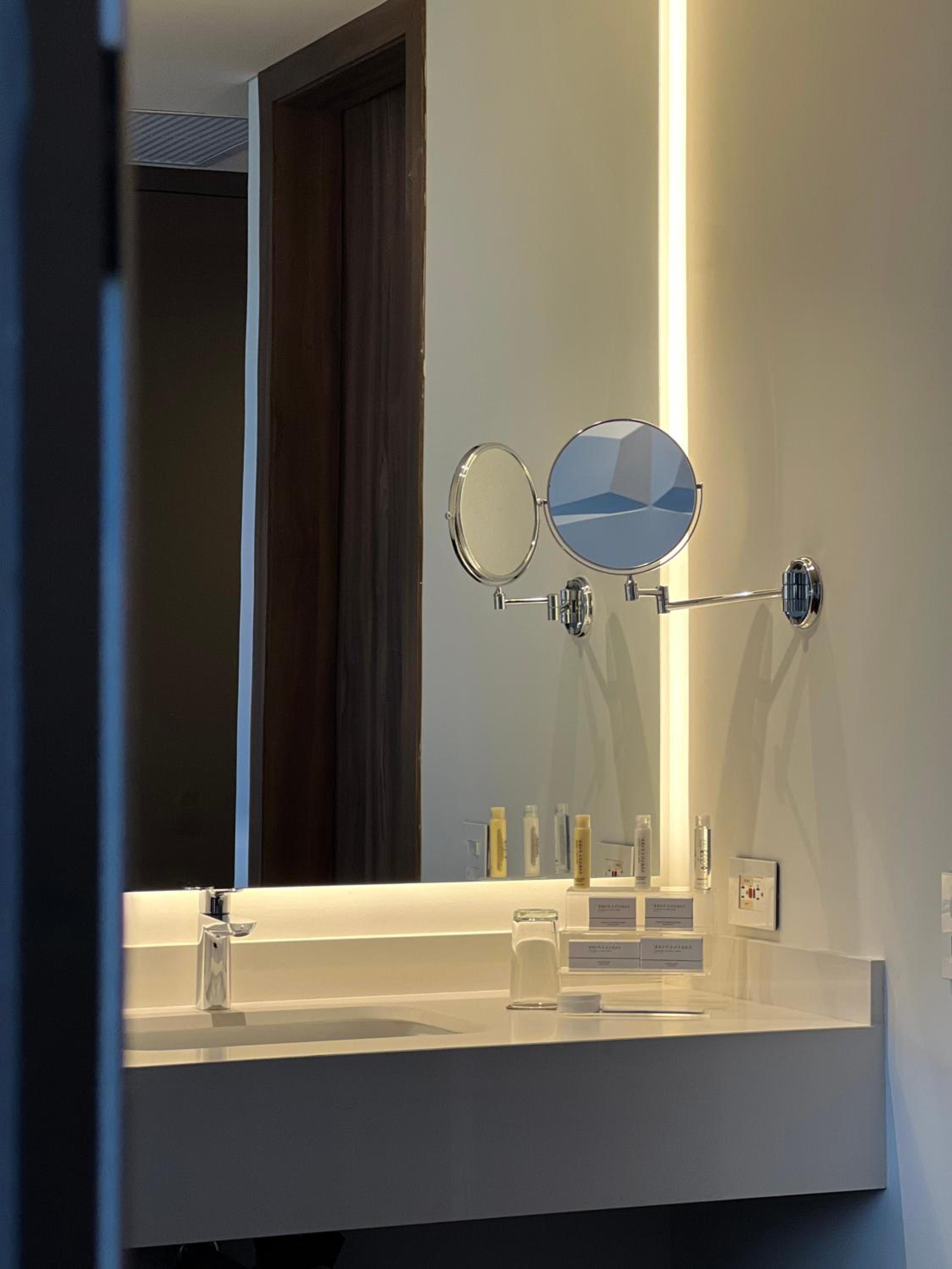 Deluxe Twin Room - Photo 7