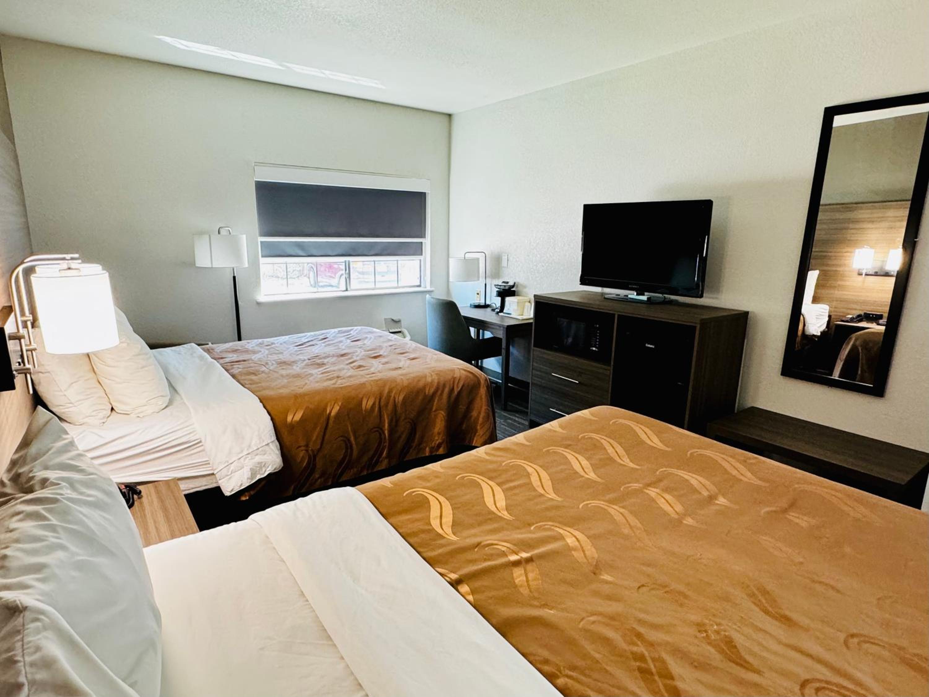 Queen Room with Two Queen Beds - Photo 9