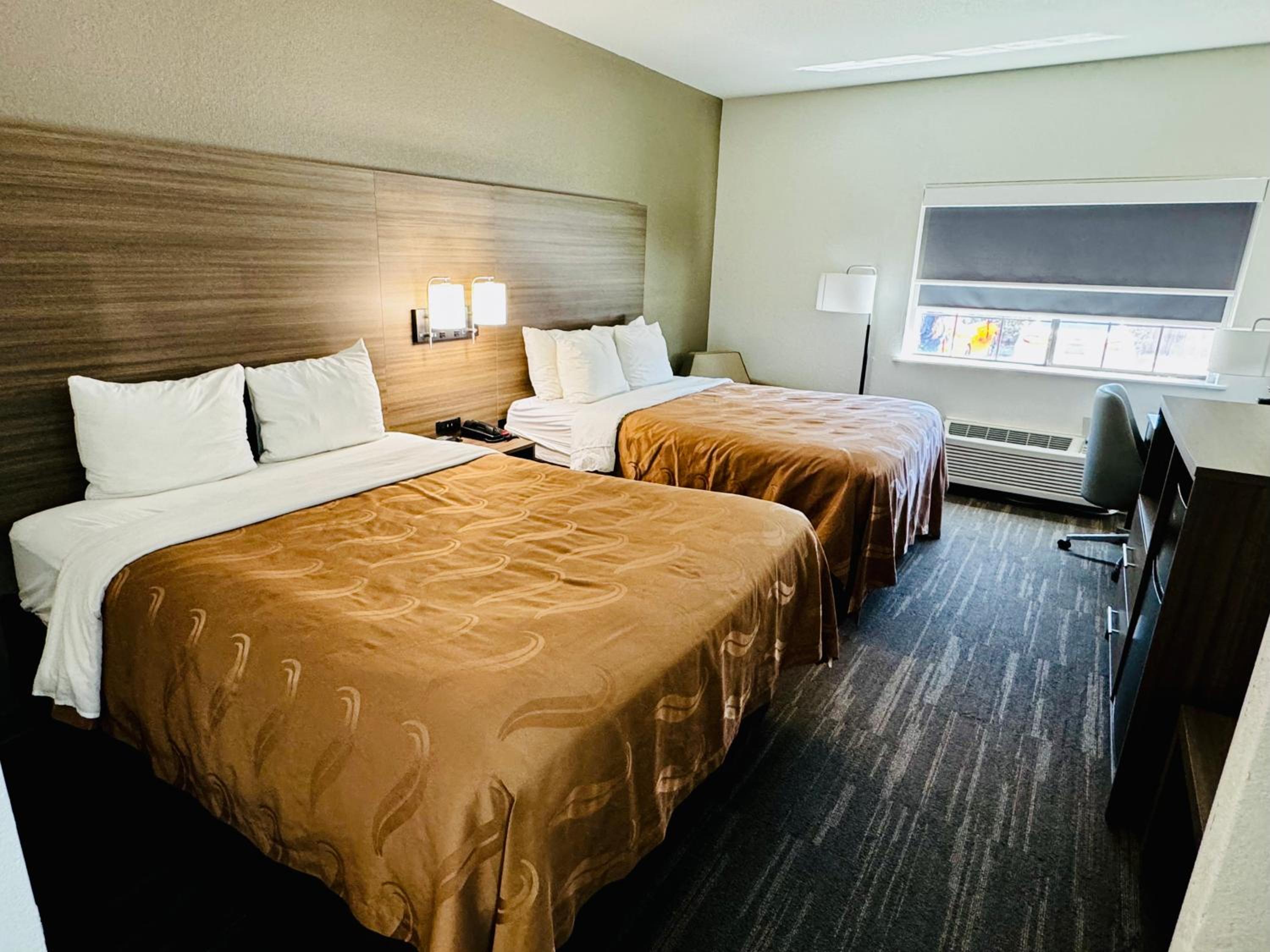 Queen Room with Two Queen Beds - Photo 7