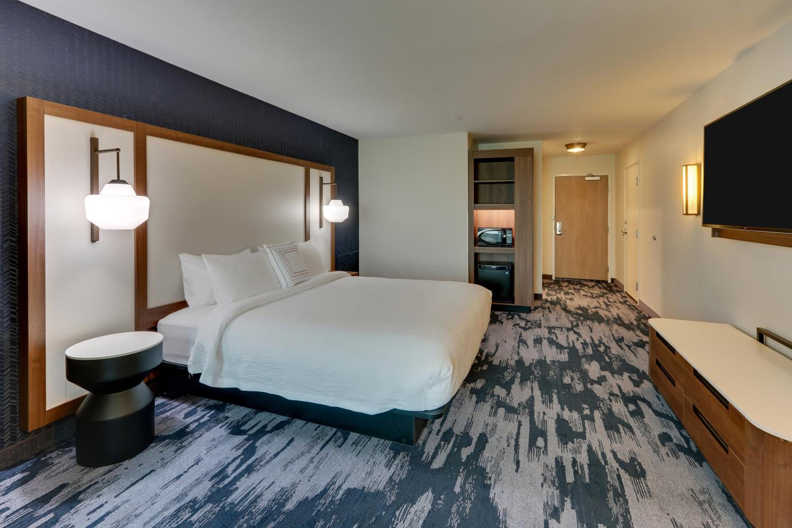 Guest Room, 1 King - Photo 1