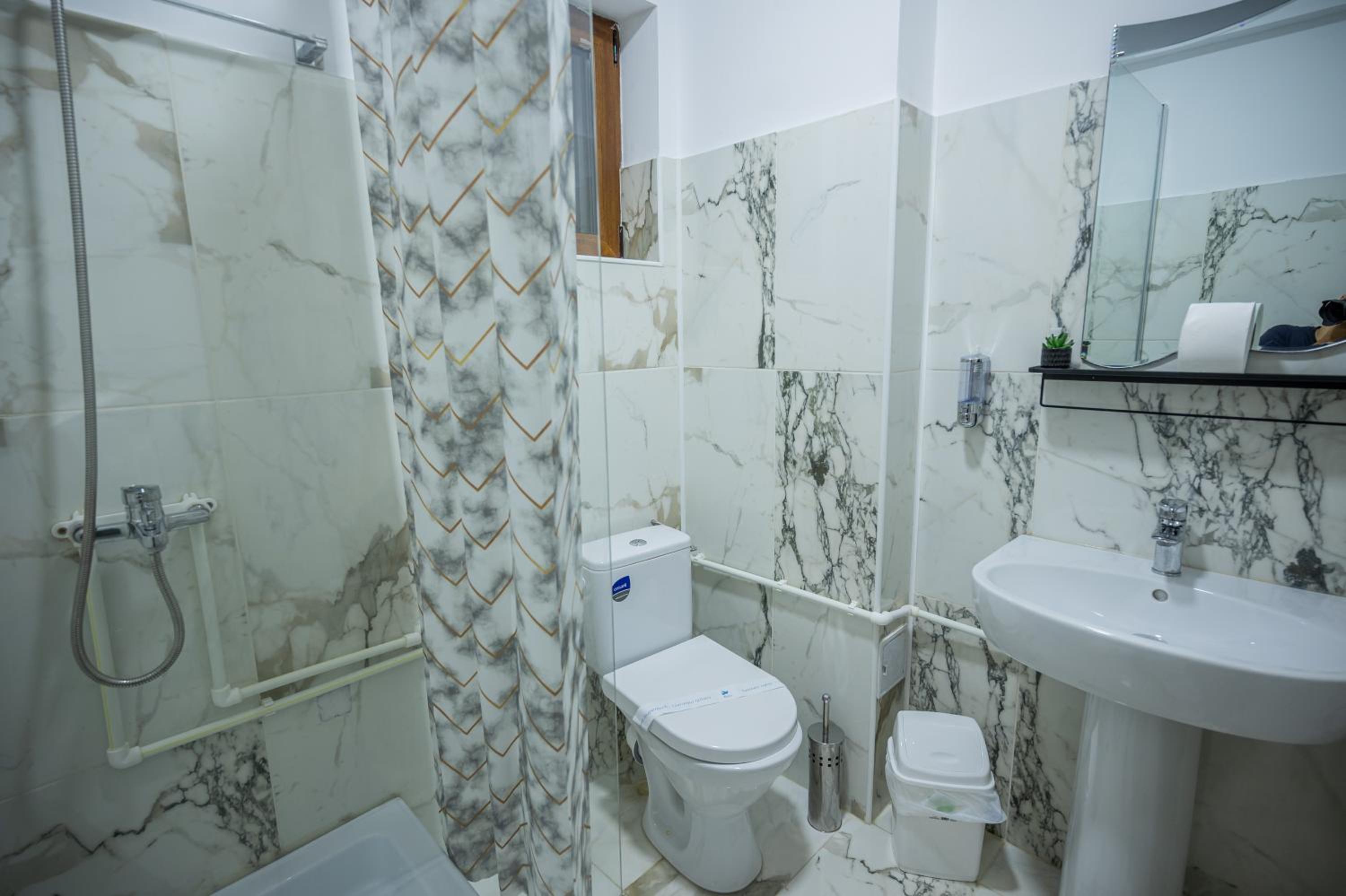 Single Room with Bath photo 3