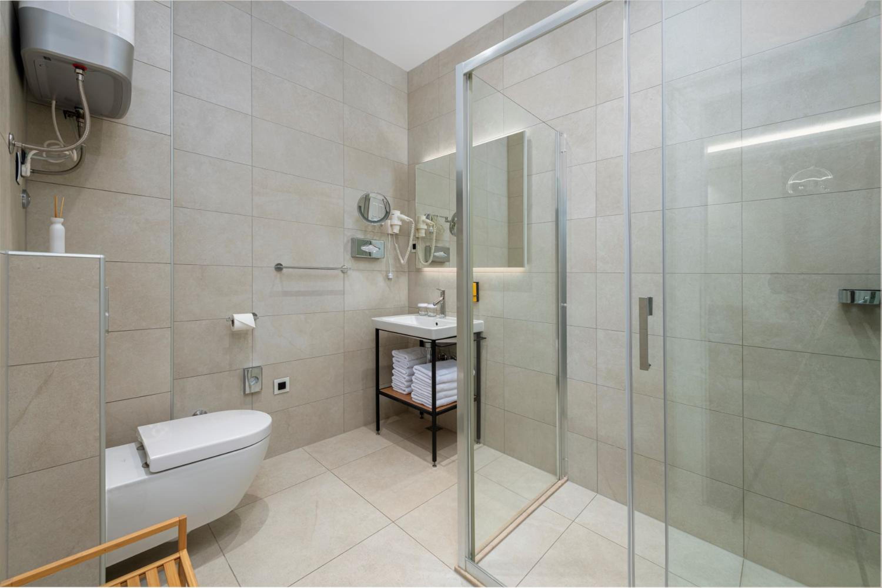 Deluxe Double Room with Balcony photo 3