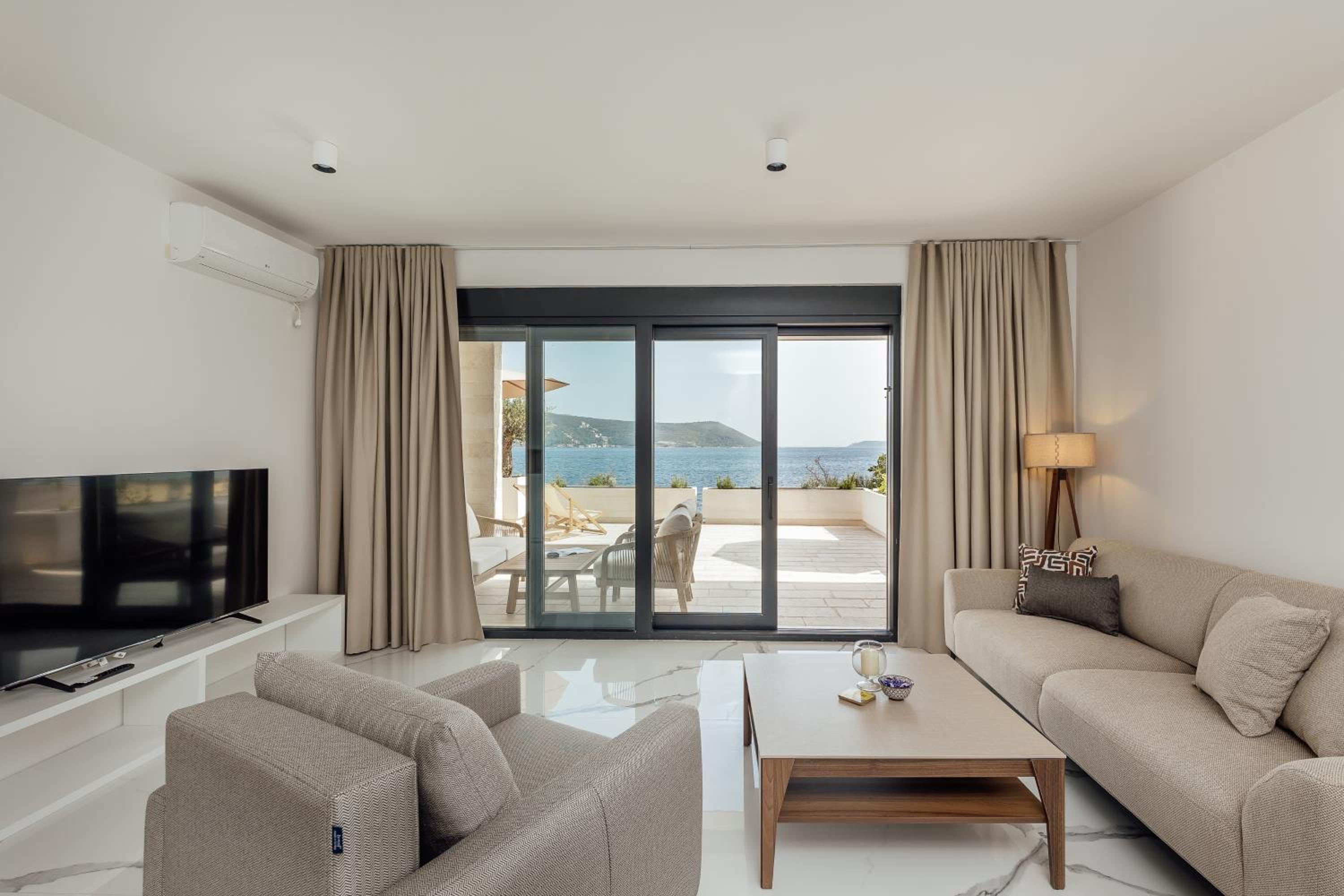 Two-Bedroom Apartment with Terrace and Sea View