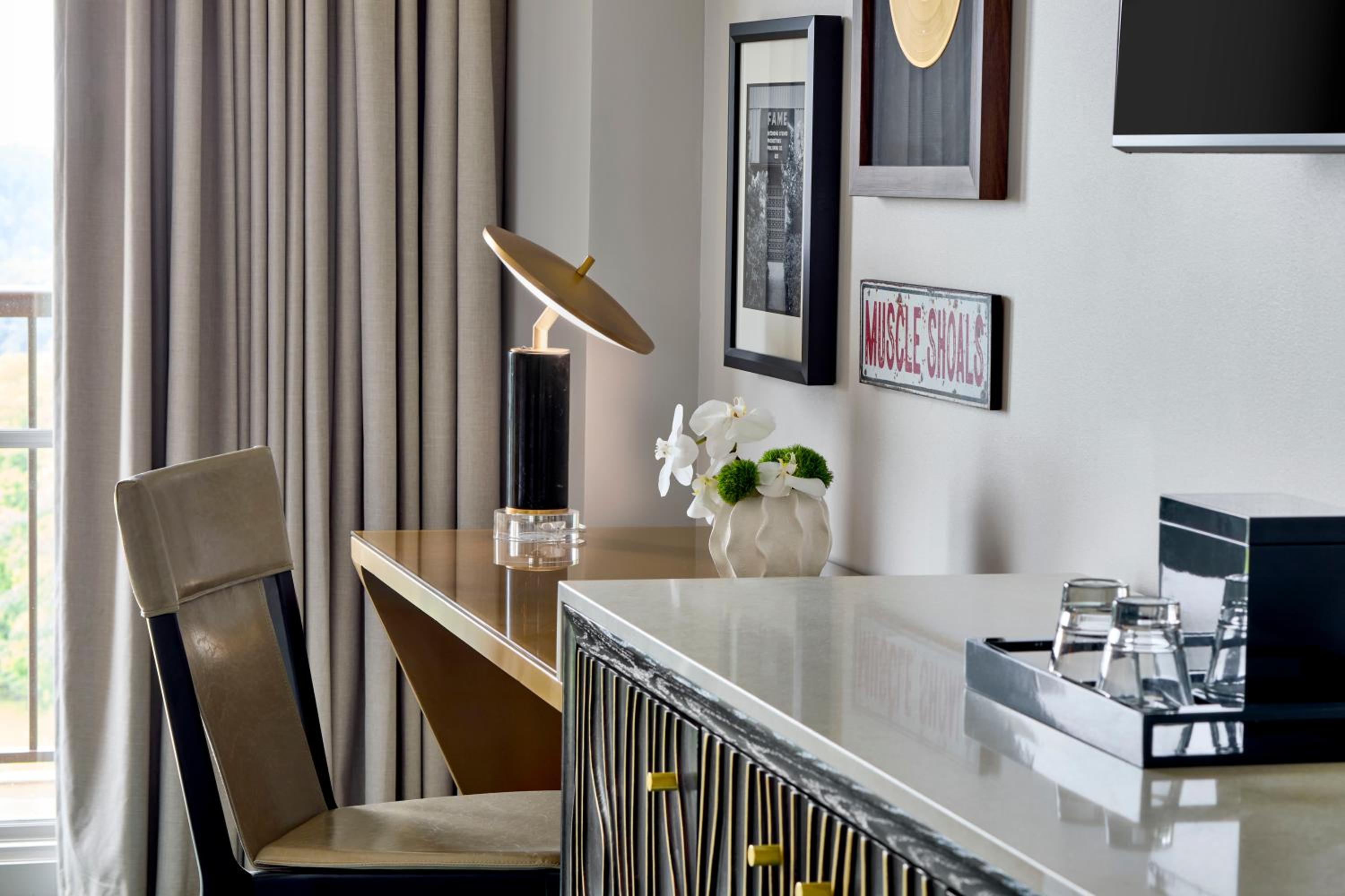 Guest Room - Photo 12