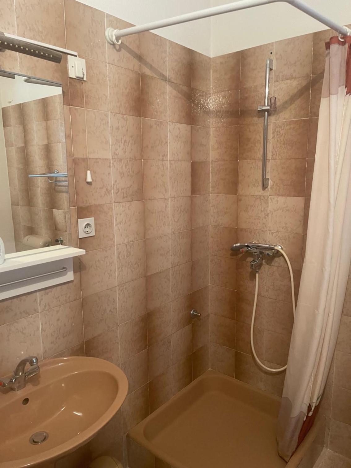 Classic Triple Room - Photo 7