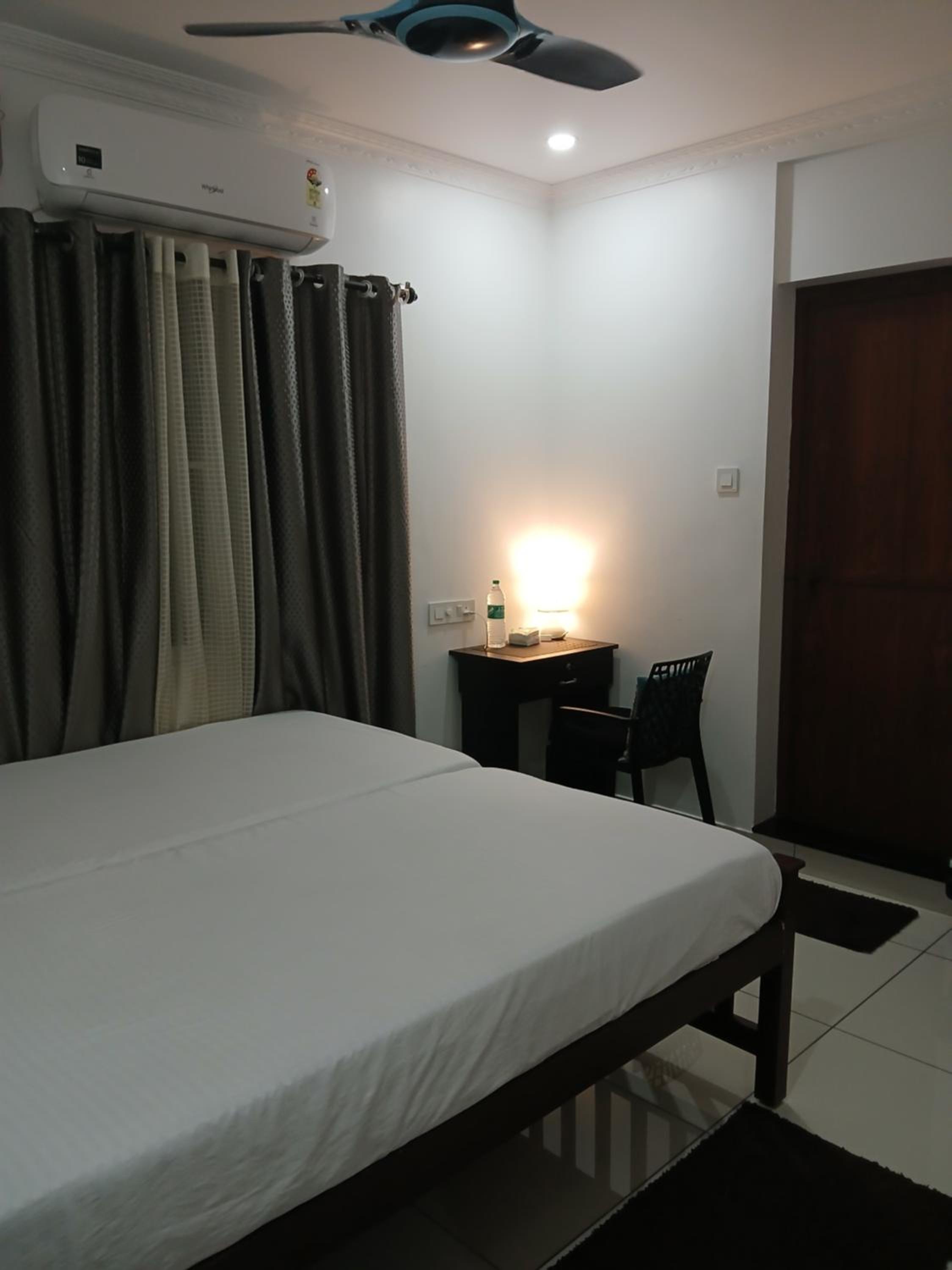 Standard Double Room - Photo 23