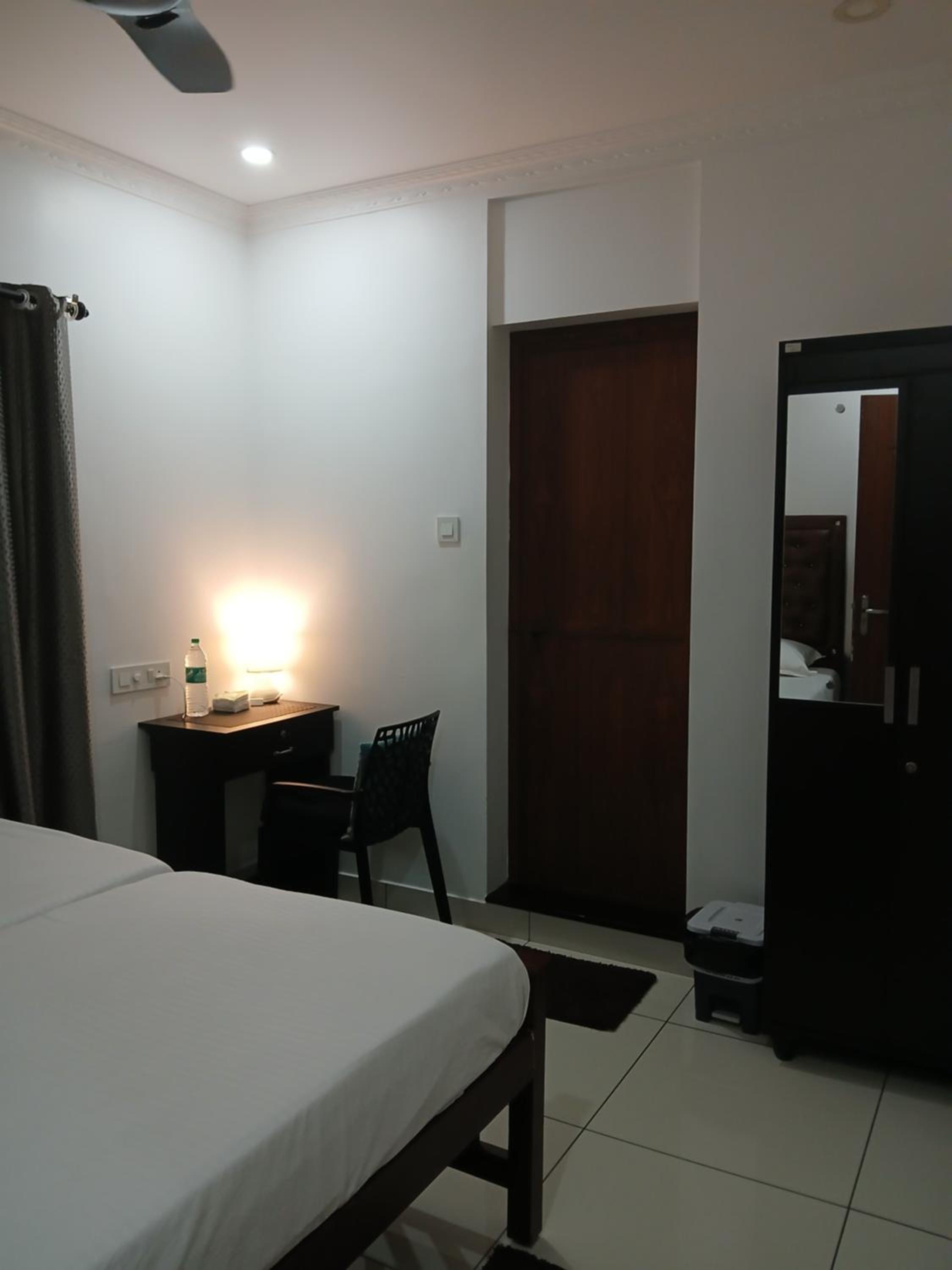 Standard Double Room - Photo 21