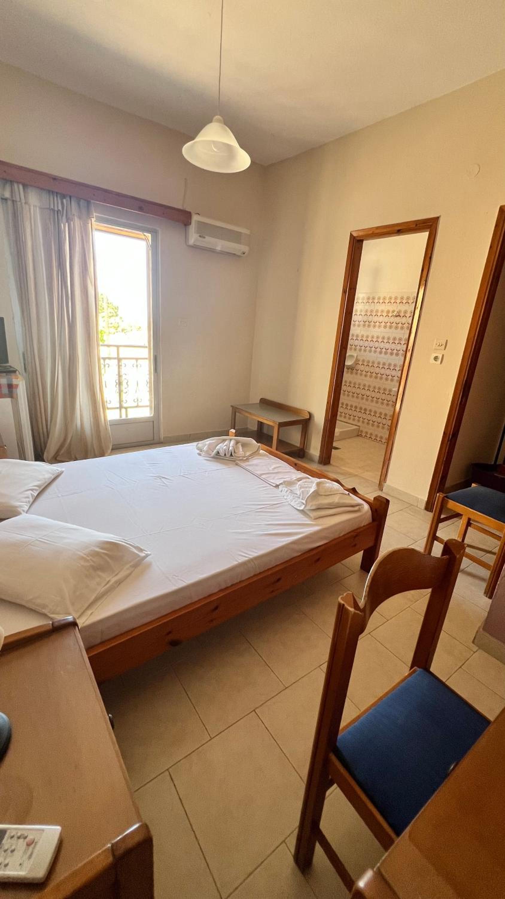 Deluxe Double Room With Side Sea View