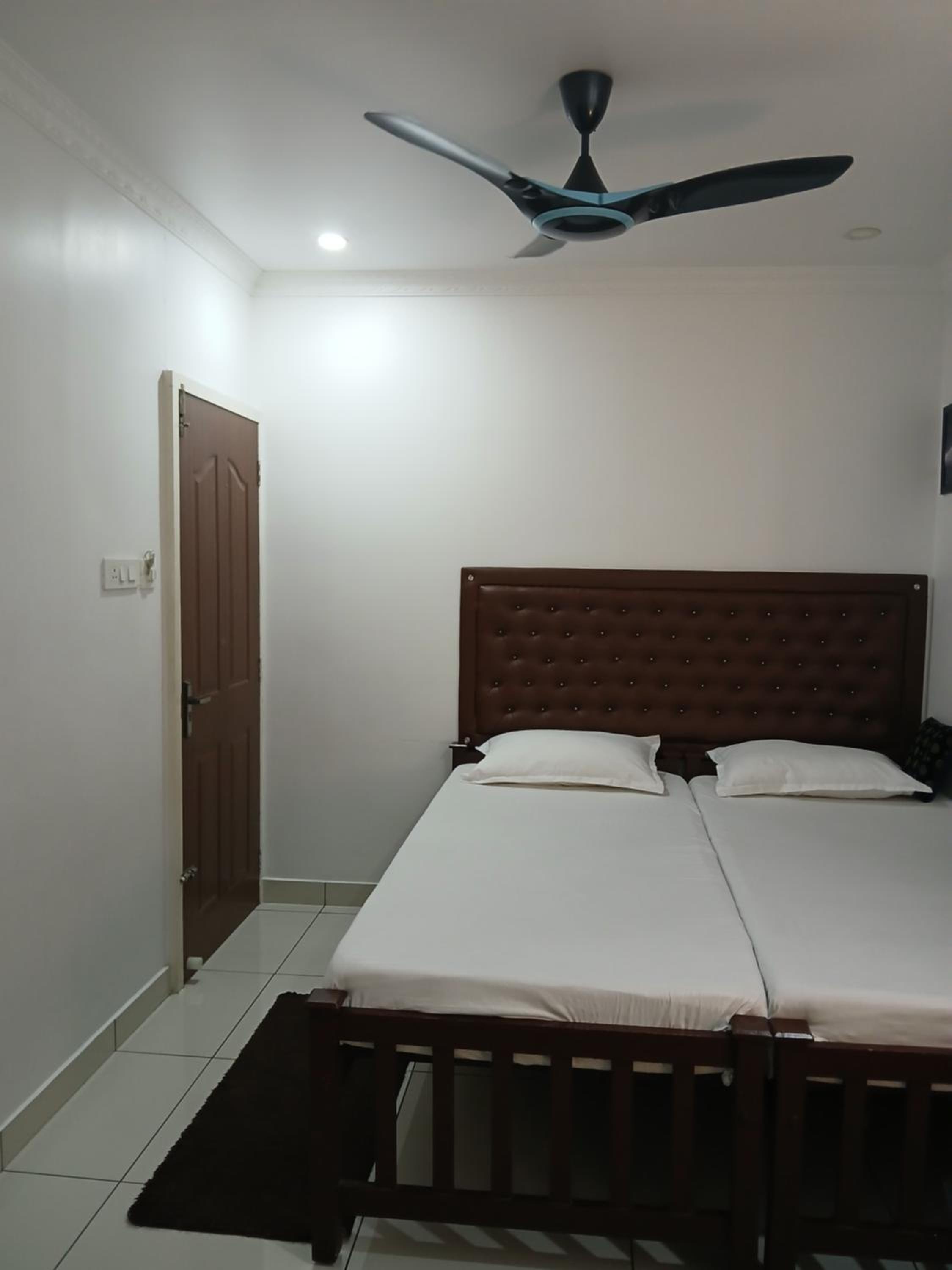 Standard Double Room - Photo 20