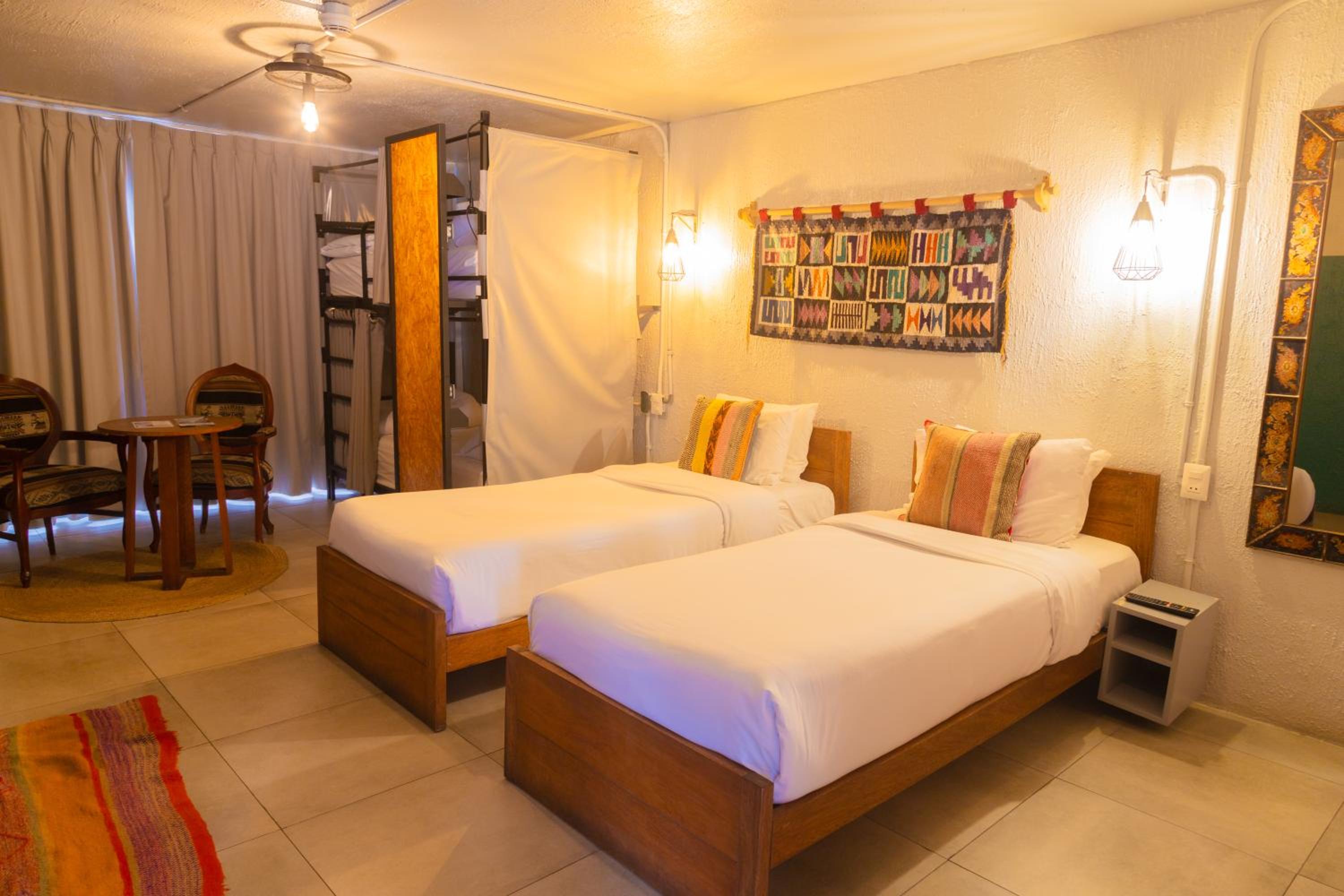 Quadruple Room with Private Bathroom photo 2