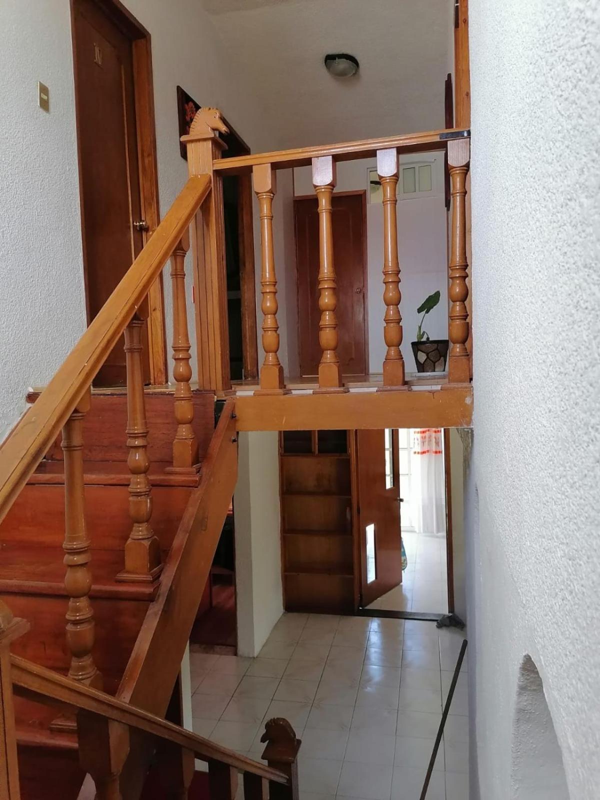 Seven-Bedroom House photo 3