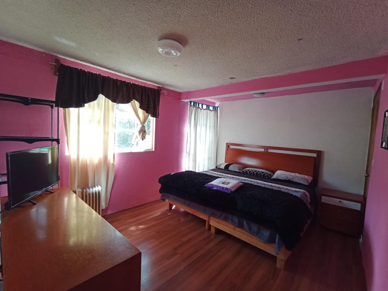 Seven-Bedroom House photo 2