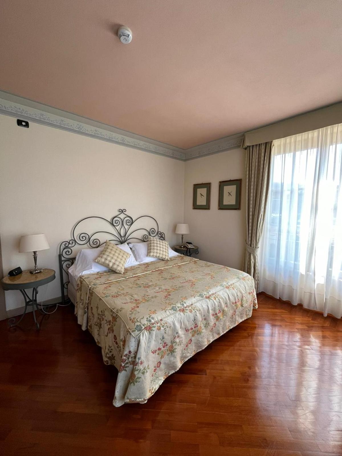 Deluxe Double or Twin Room with Lake View