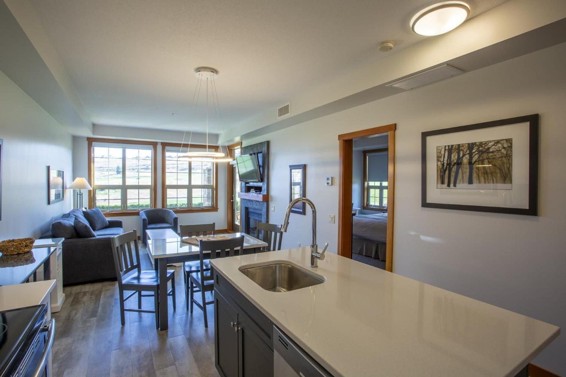 One-Bedroom Suite - Photo 1