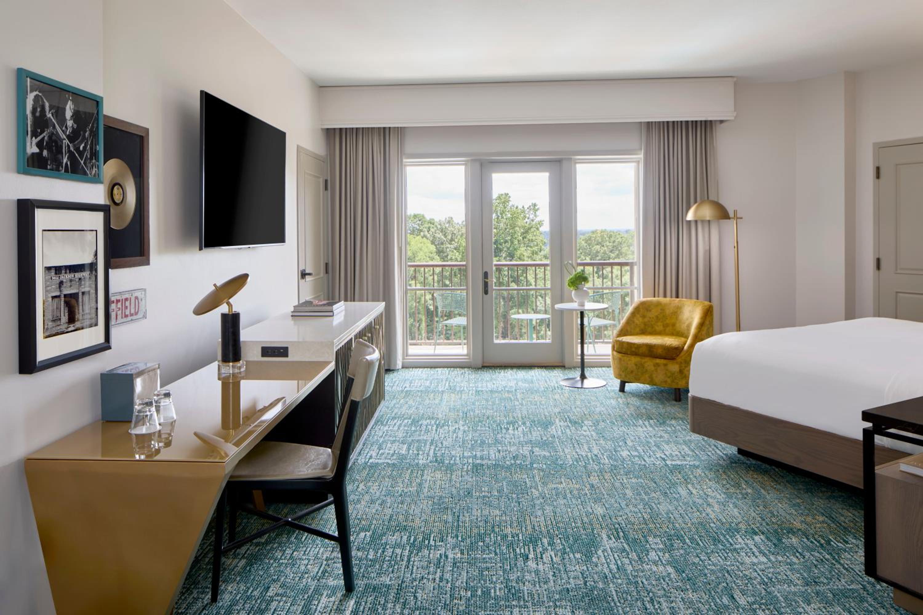 Guest Room - Photo 27