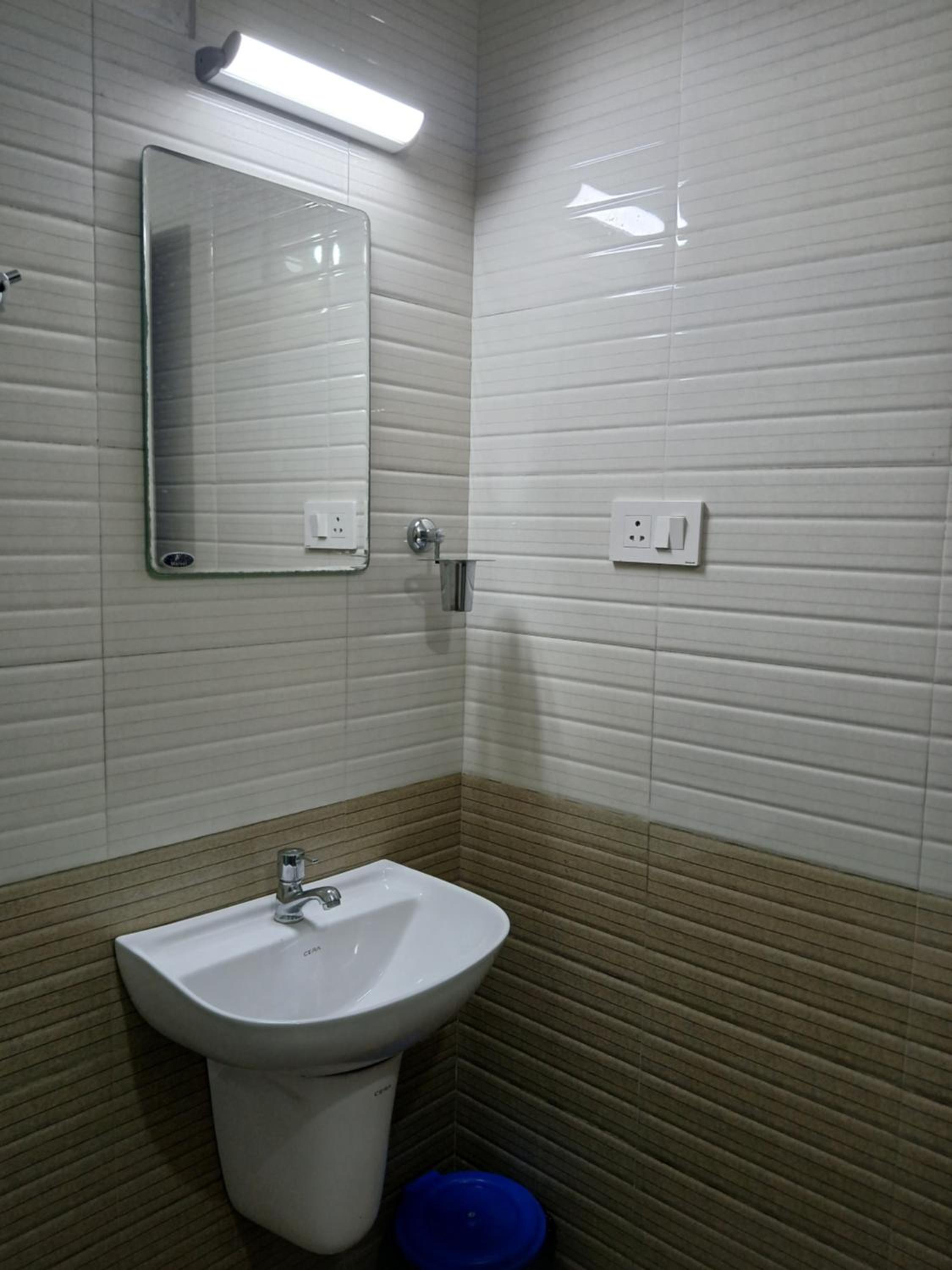 Standard Double Room - Photo 5