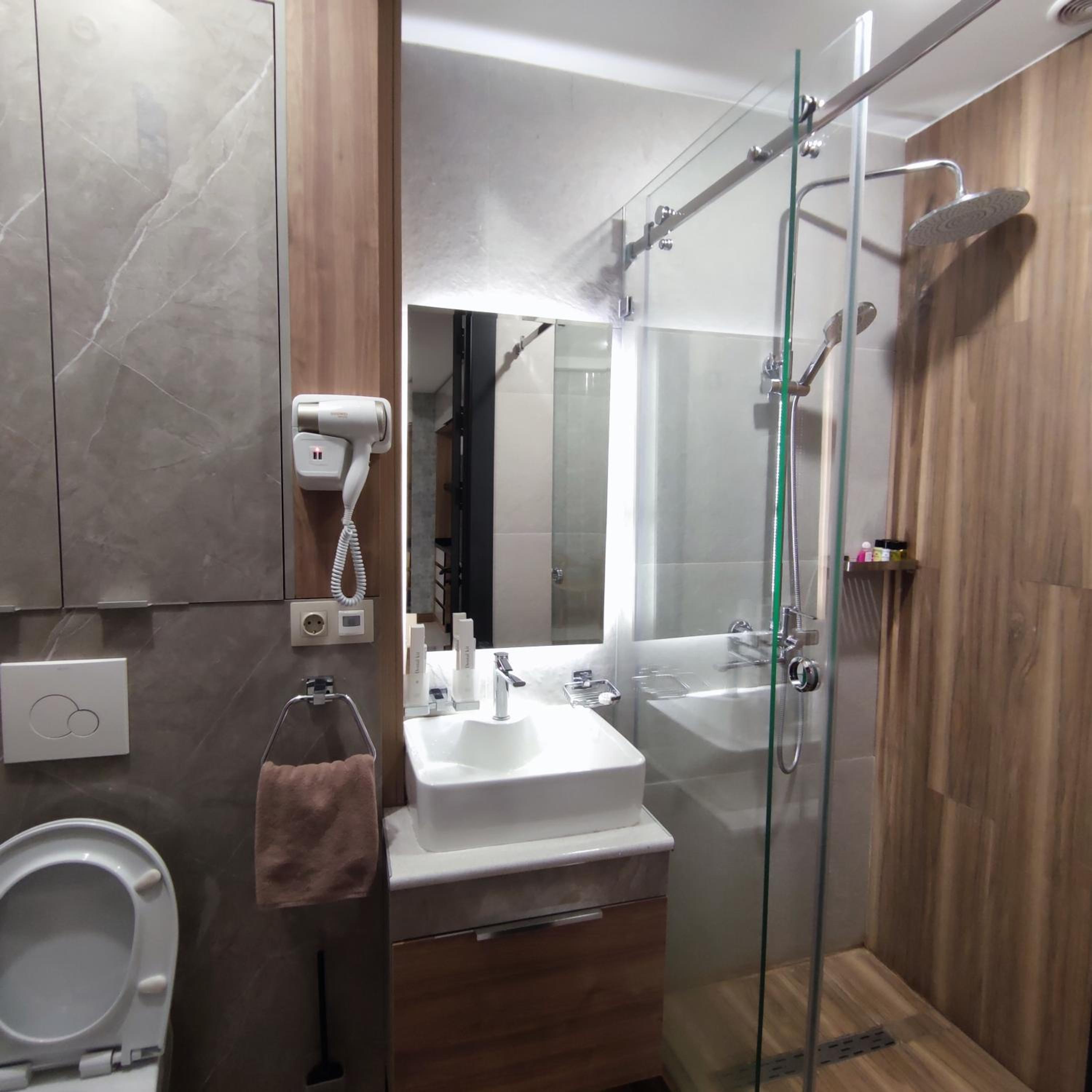Standard Double or Twin Room - Photo 7