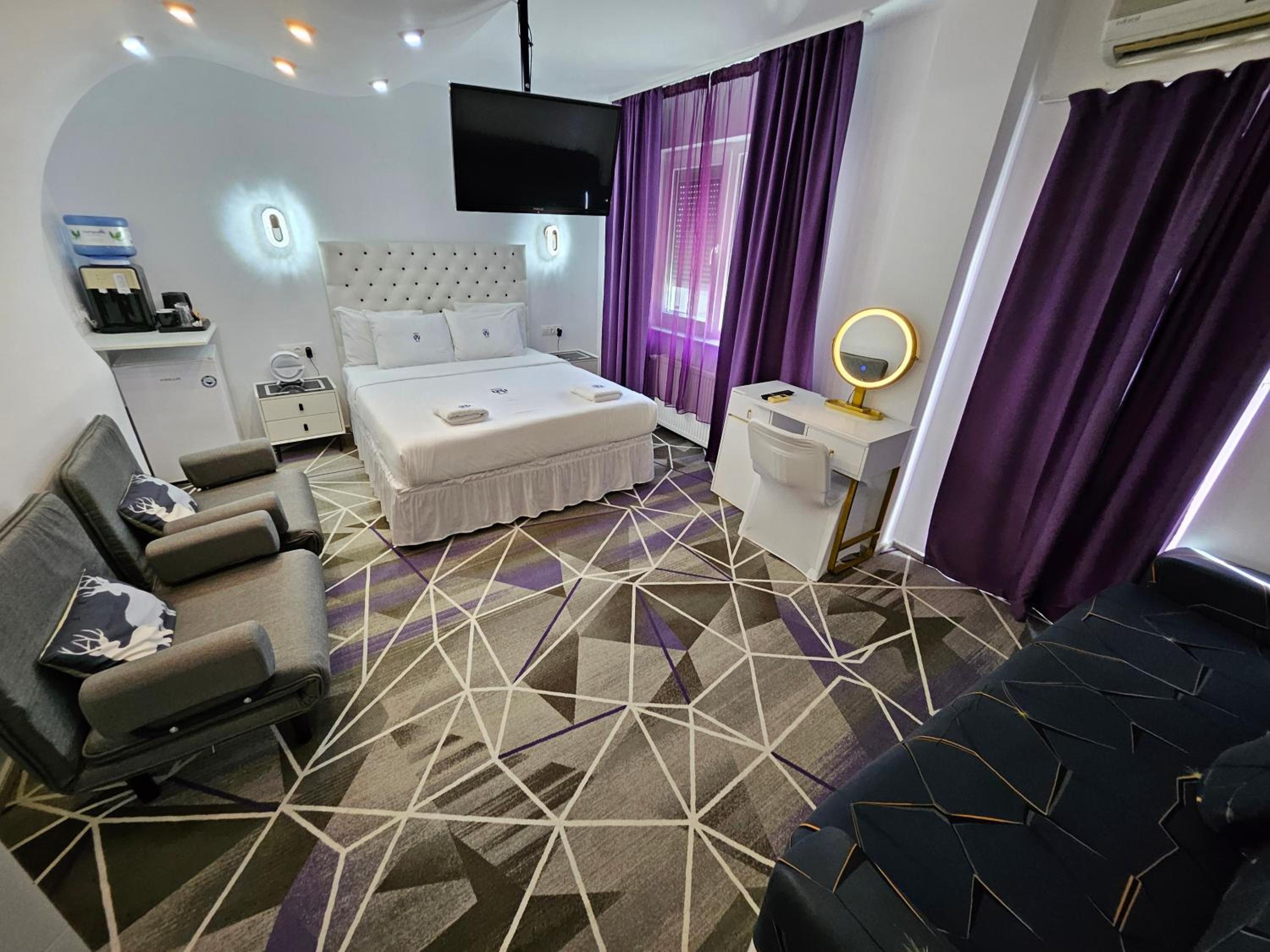 Double Room - Photo 5