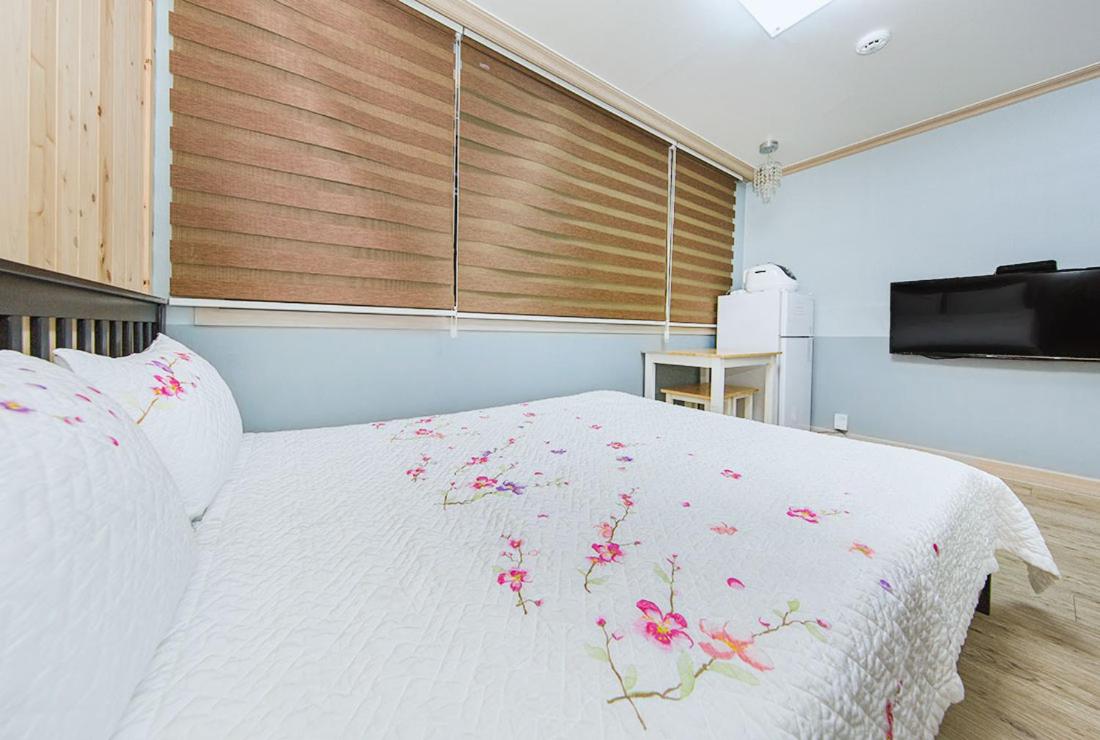 One-Bedroom House photo 1