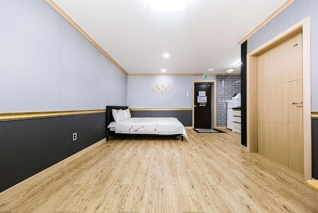 One-Bedroom House photo 1