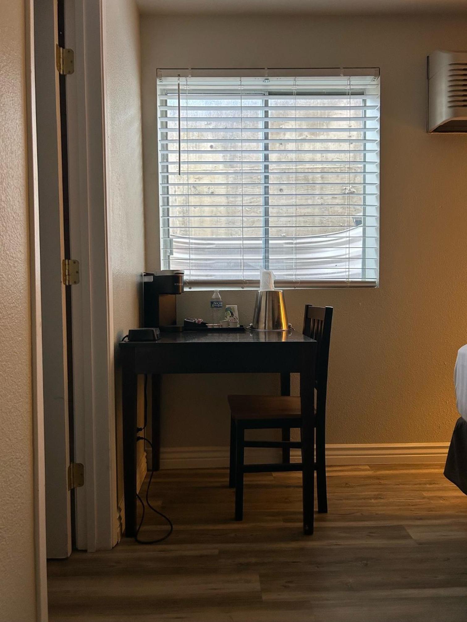 Standard Queen Room photo 3