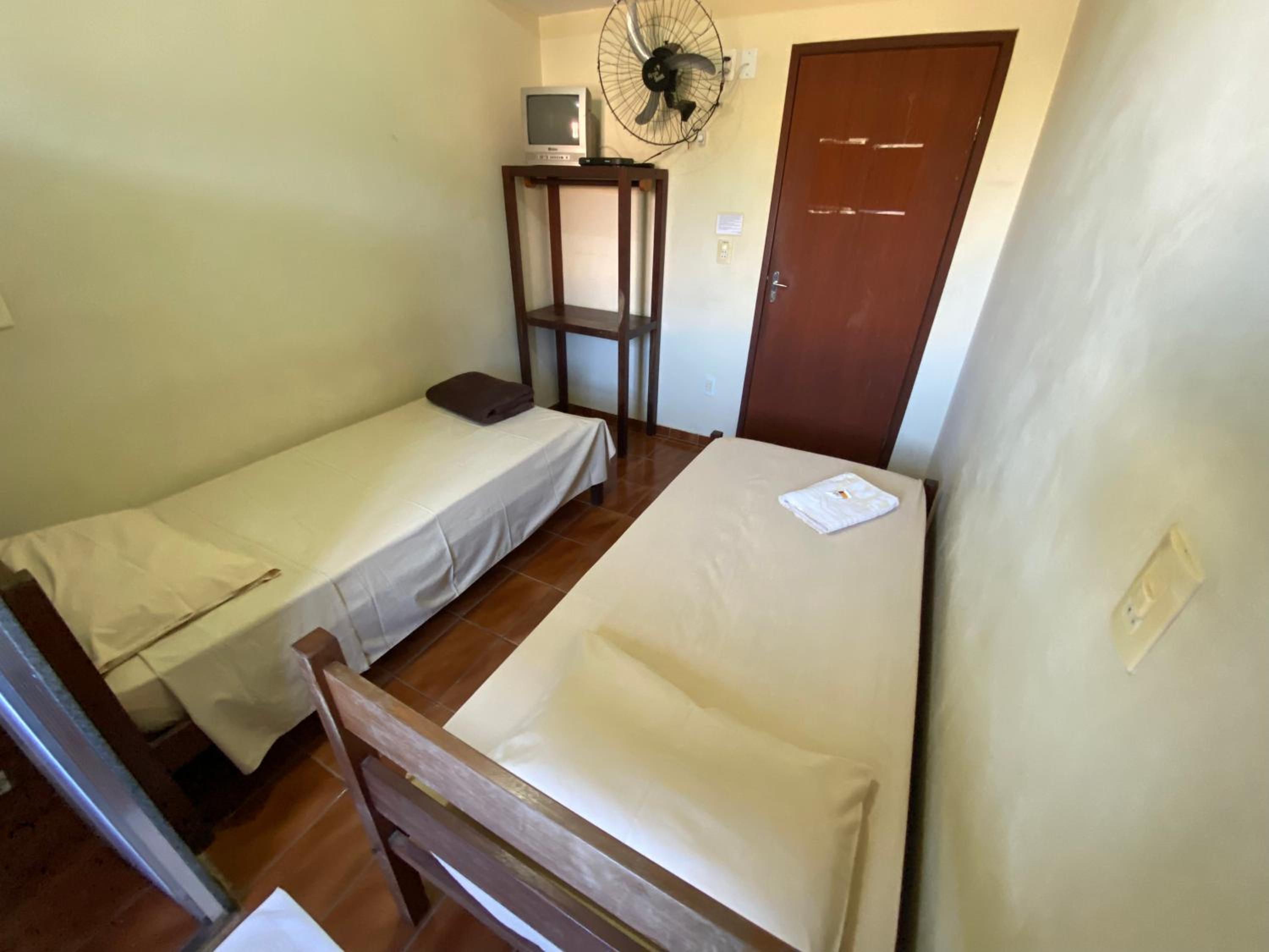 Economy Twin Room photo 3