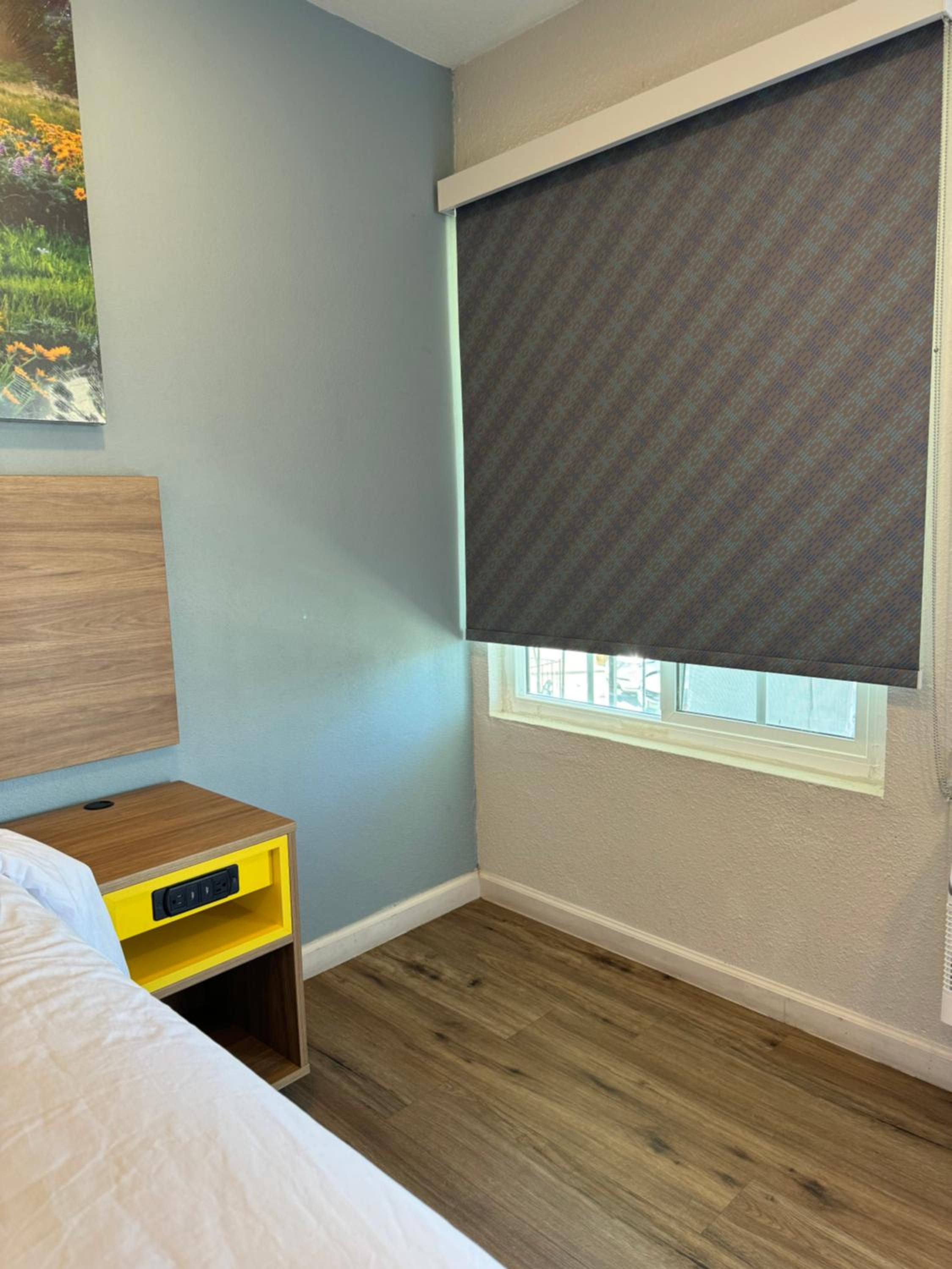 King Room with Mobility/Hearing Access and Roll-In Shower, Non-Smoking - Photo 2