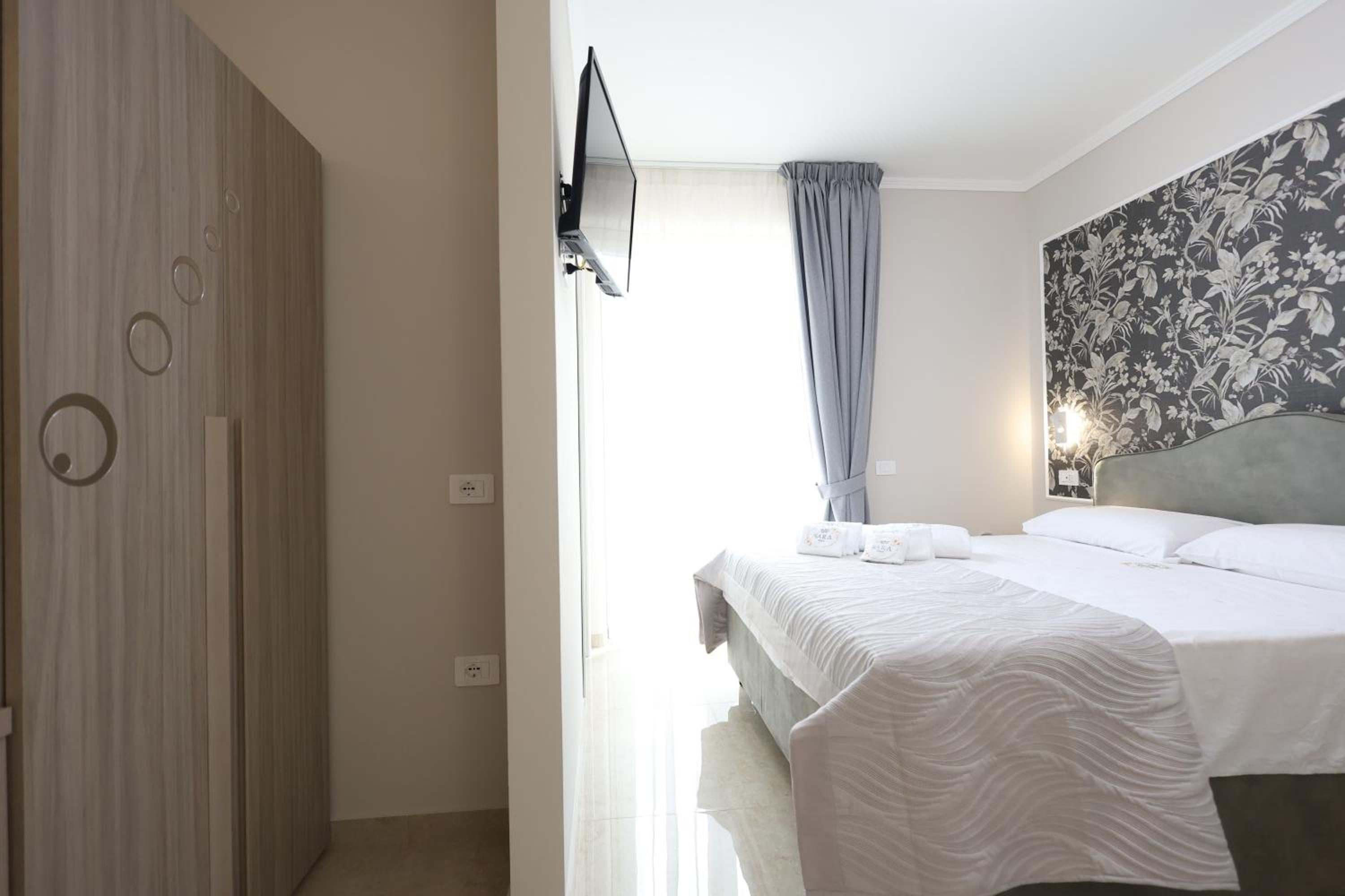 Double Room with Balcony and Sea View