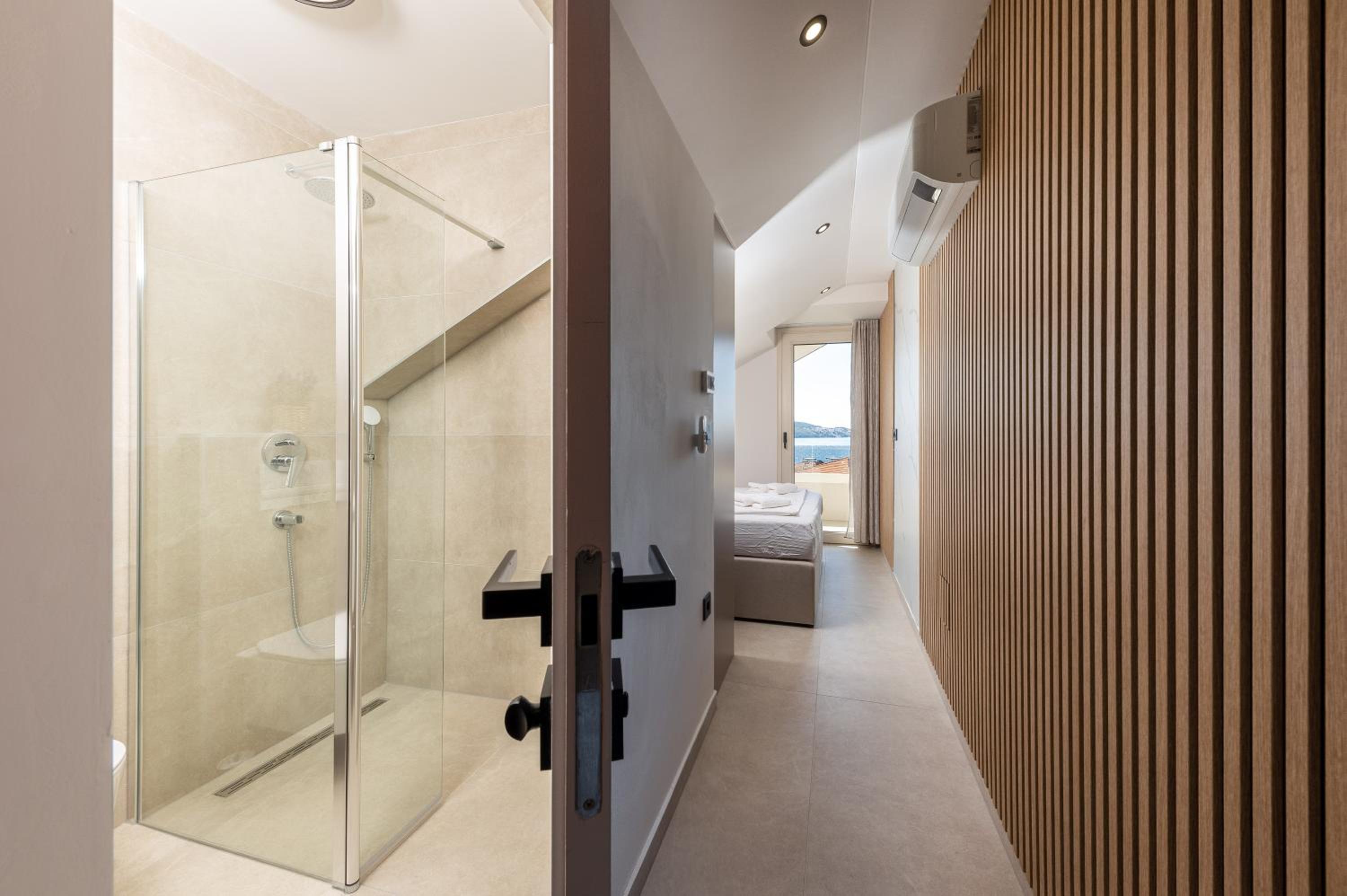 Three-Bedroom Deluxe Apartment