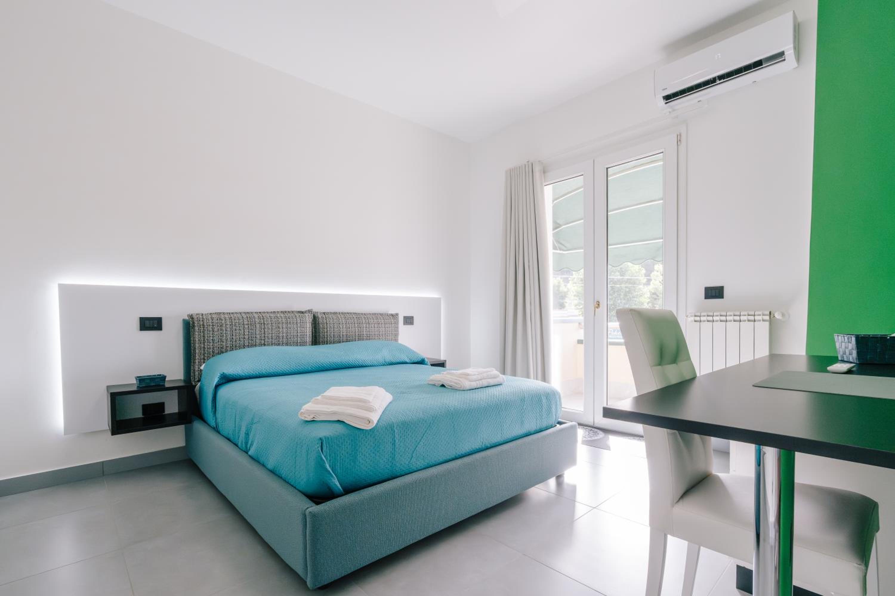 Double Room with Private Bathroom photo 2