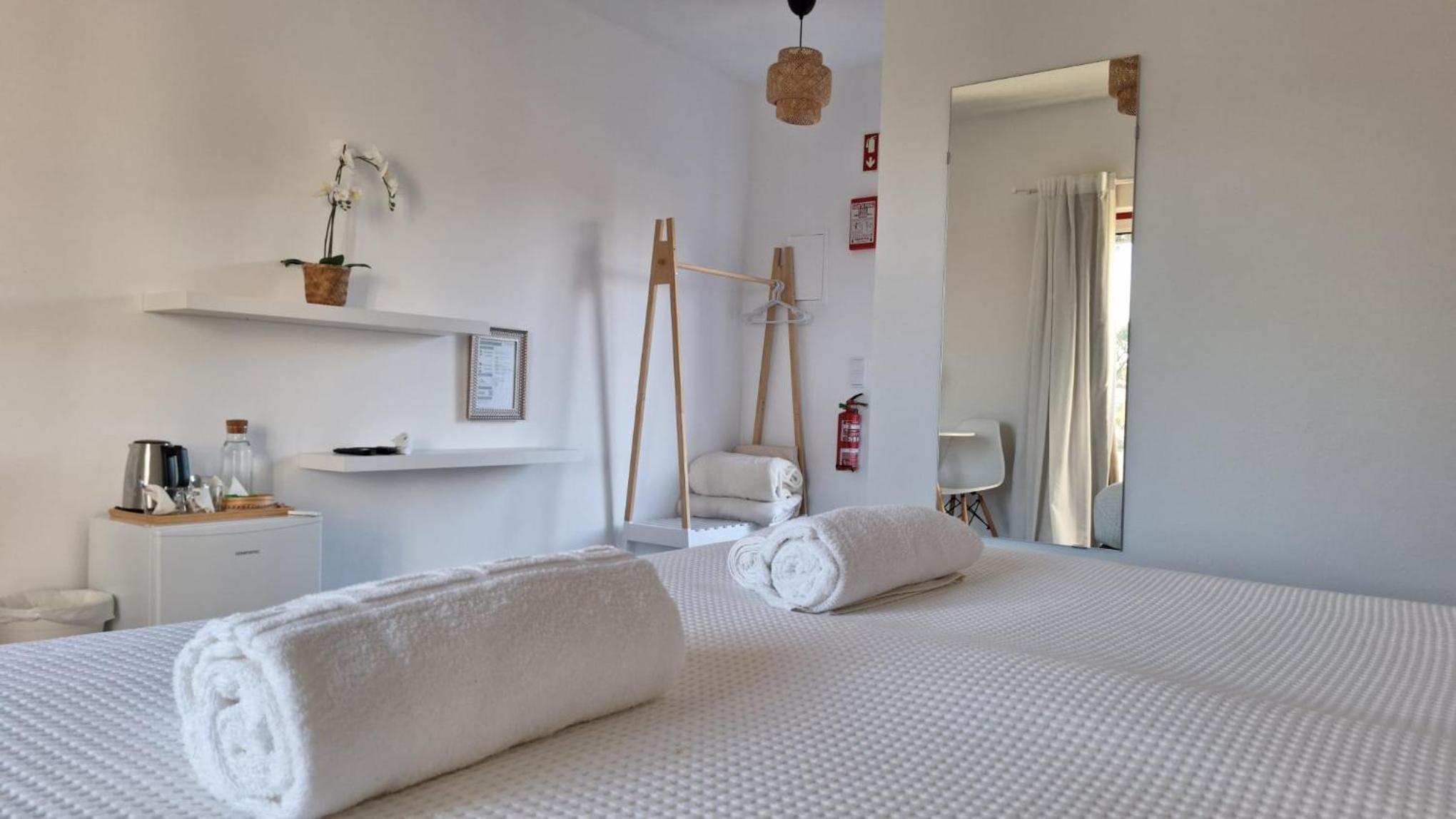 Double or Twin Room with Private Bathroom photo 2