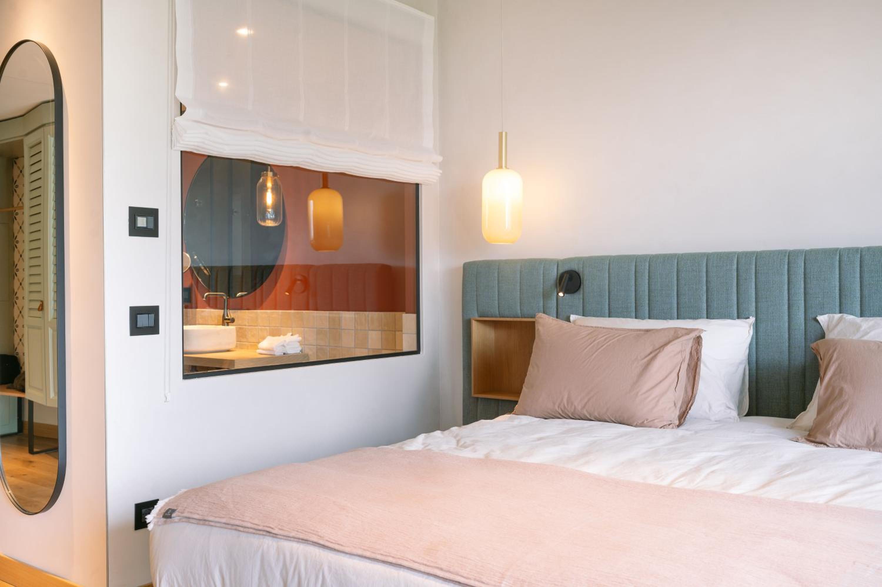 Superior Double Room with Lake View and Private Garden - Photo 1