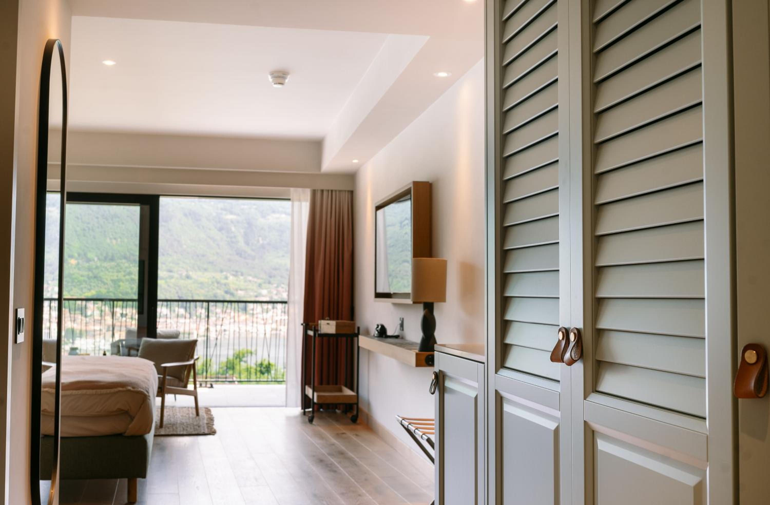 Superior Double Room with Lake View - Photo 8