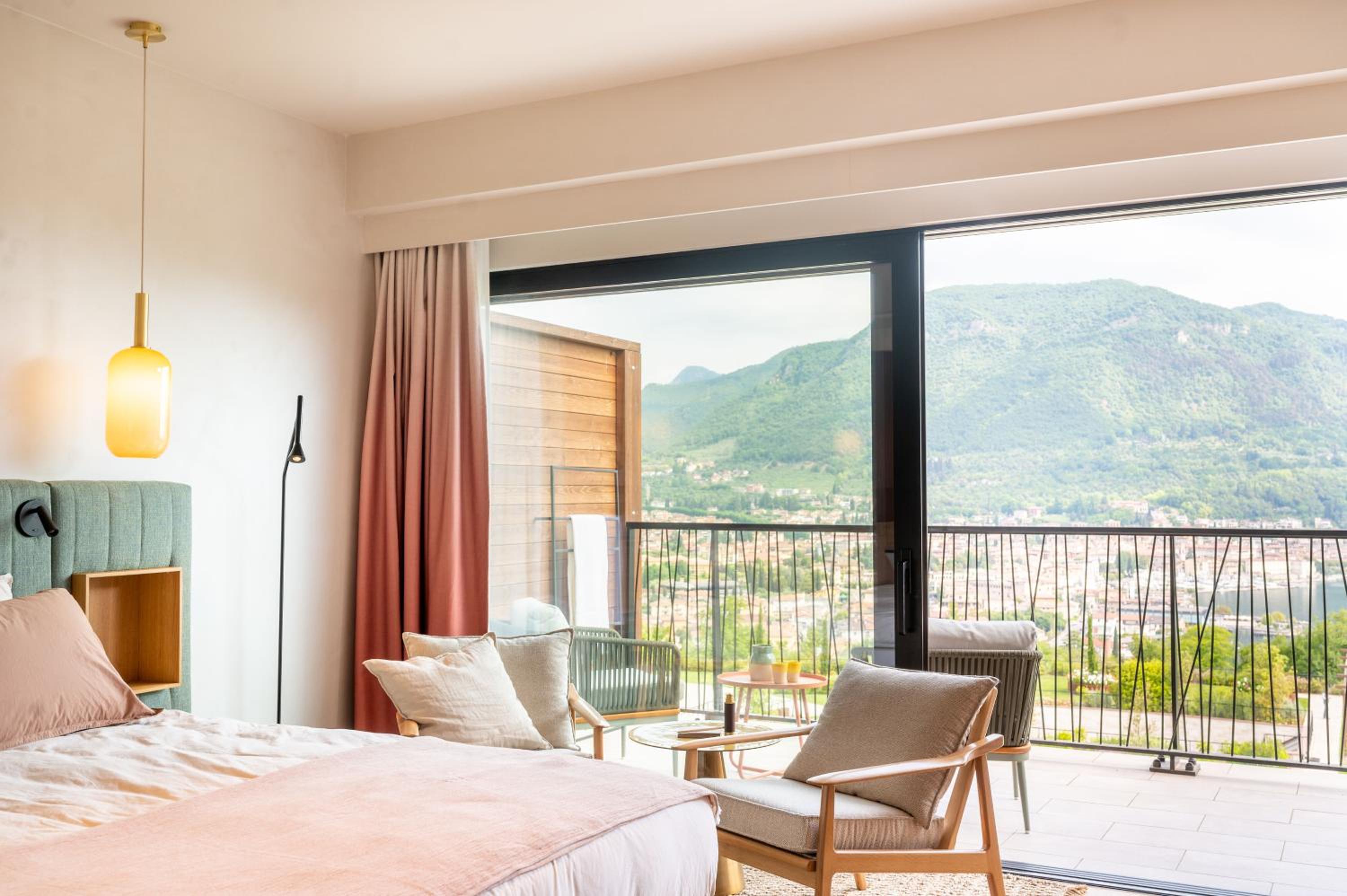 Superior Double Room with Lake View - Photo 9