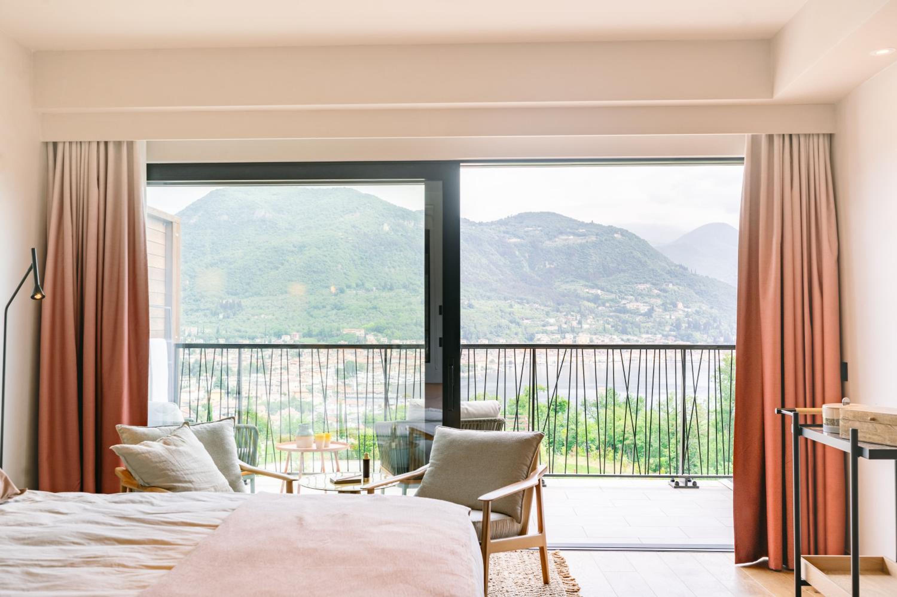 Superior Double Room with Lake View - Photo 10