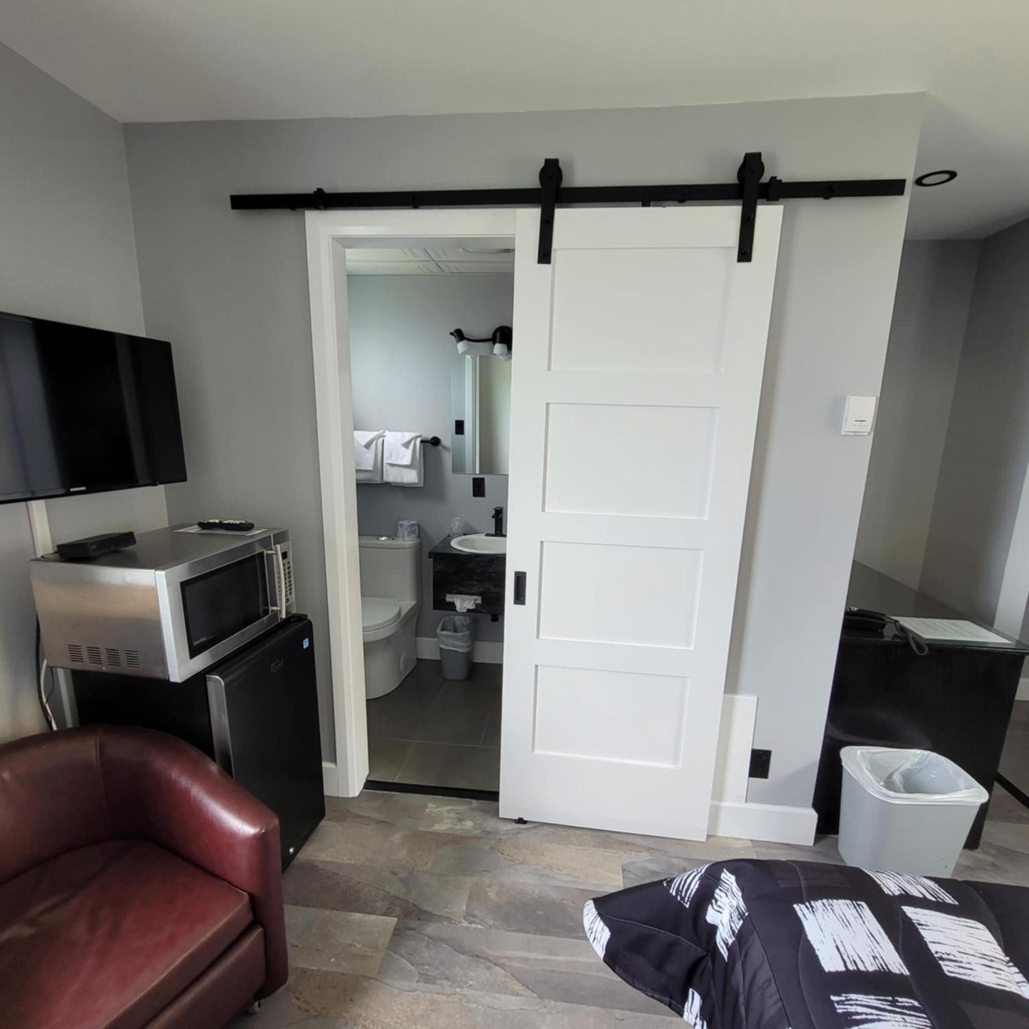 Budget Double Room - Photo 7