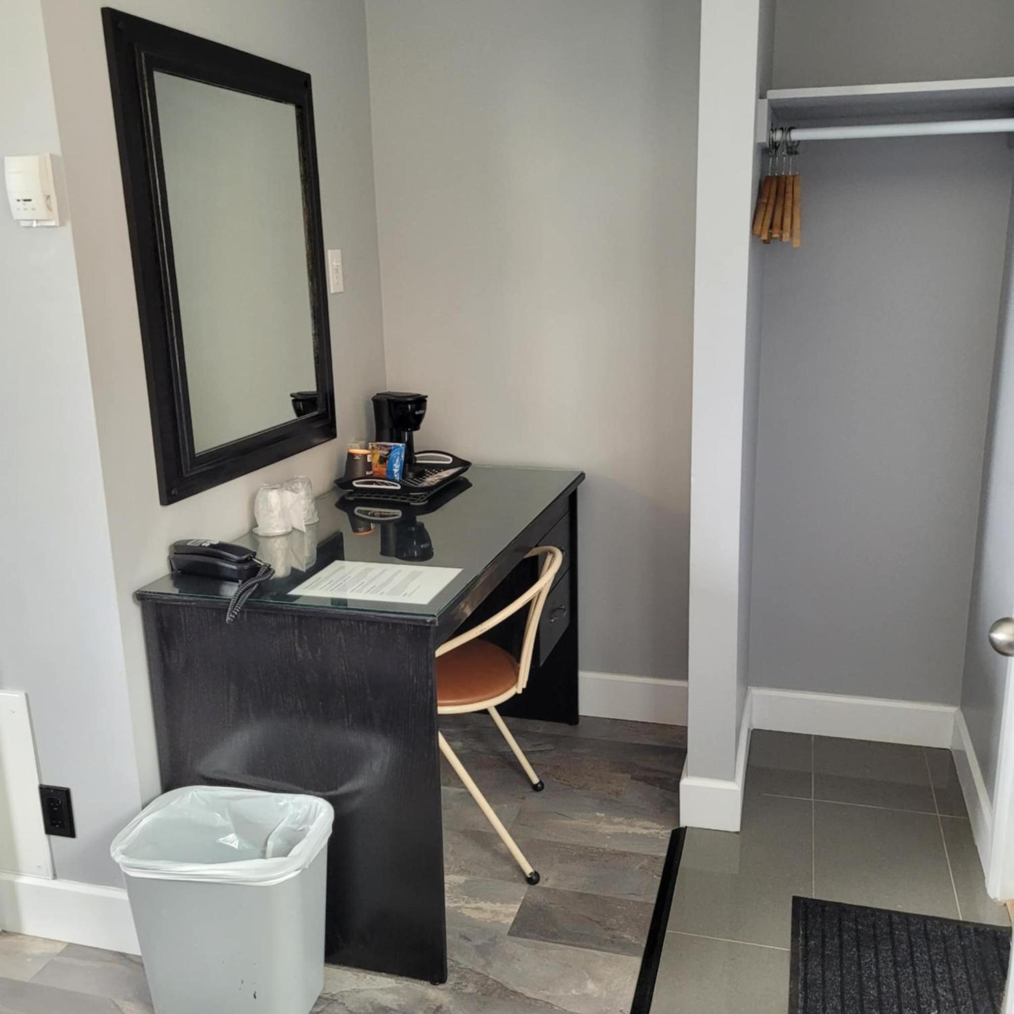 Budget Double Room - Photo 4