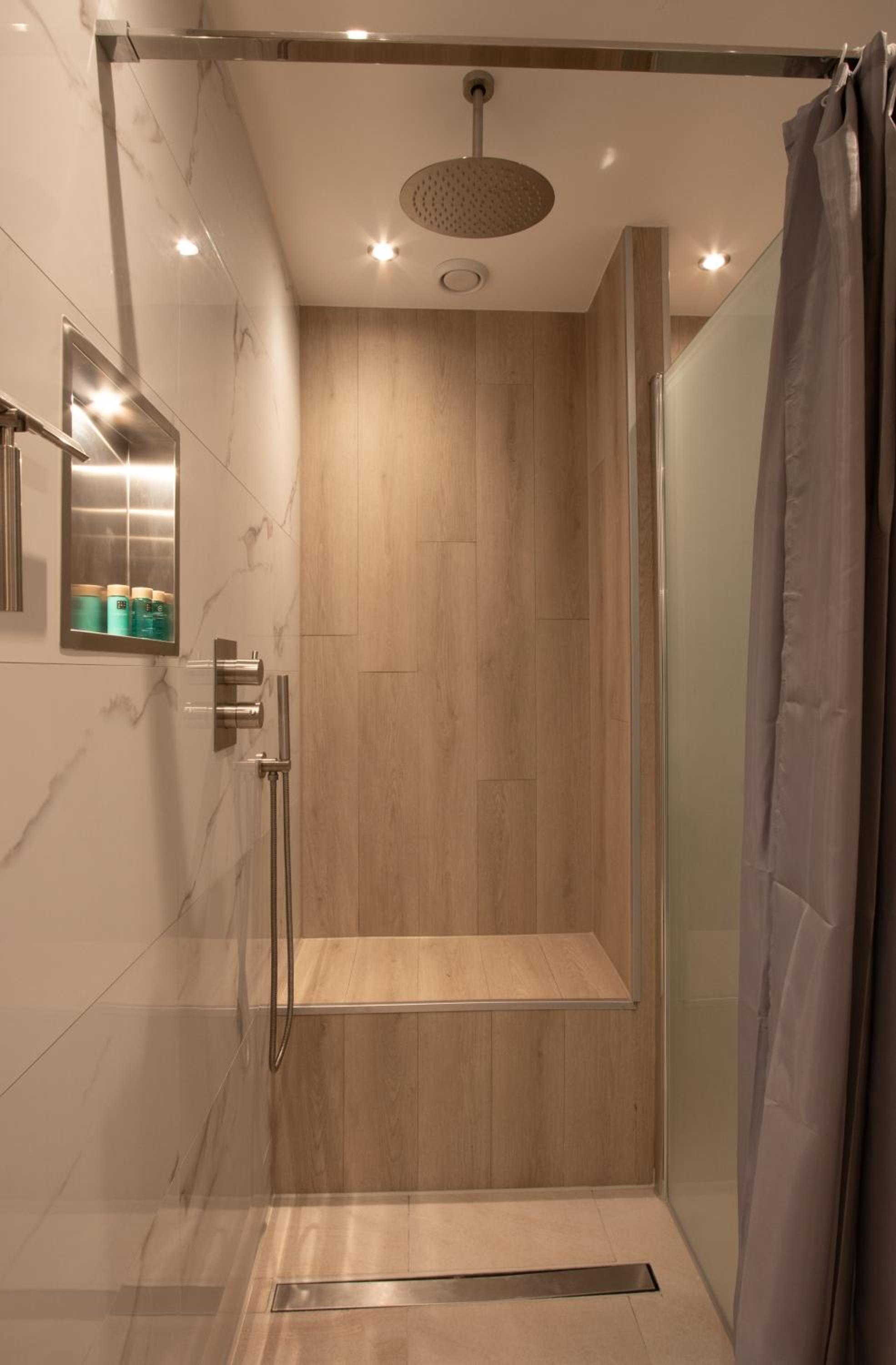 Double Room with Private External Bathroom photo 2