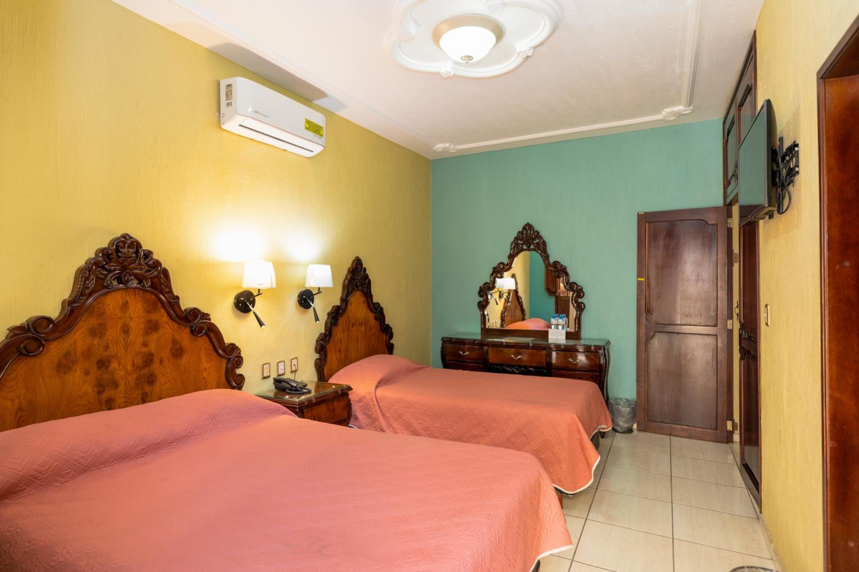 Twin Room - Photo 1