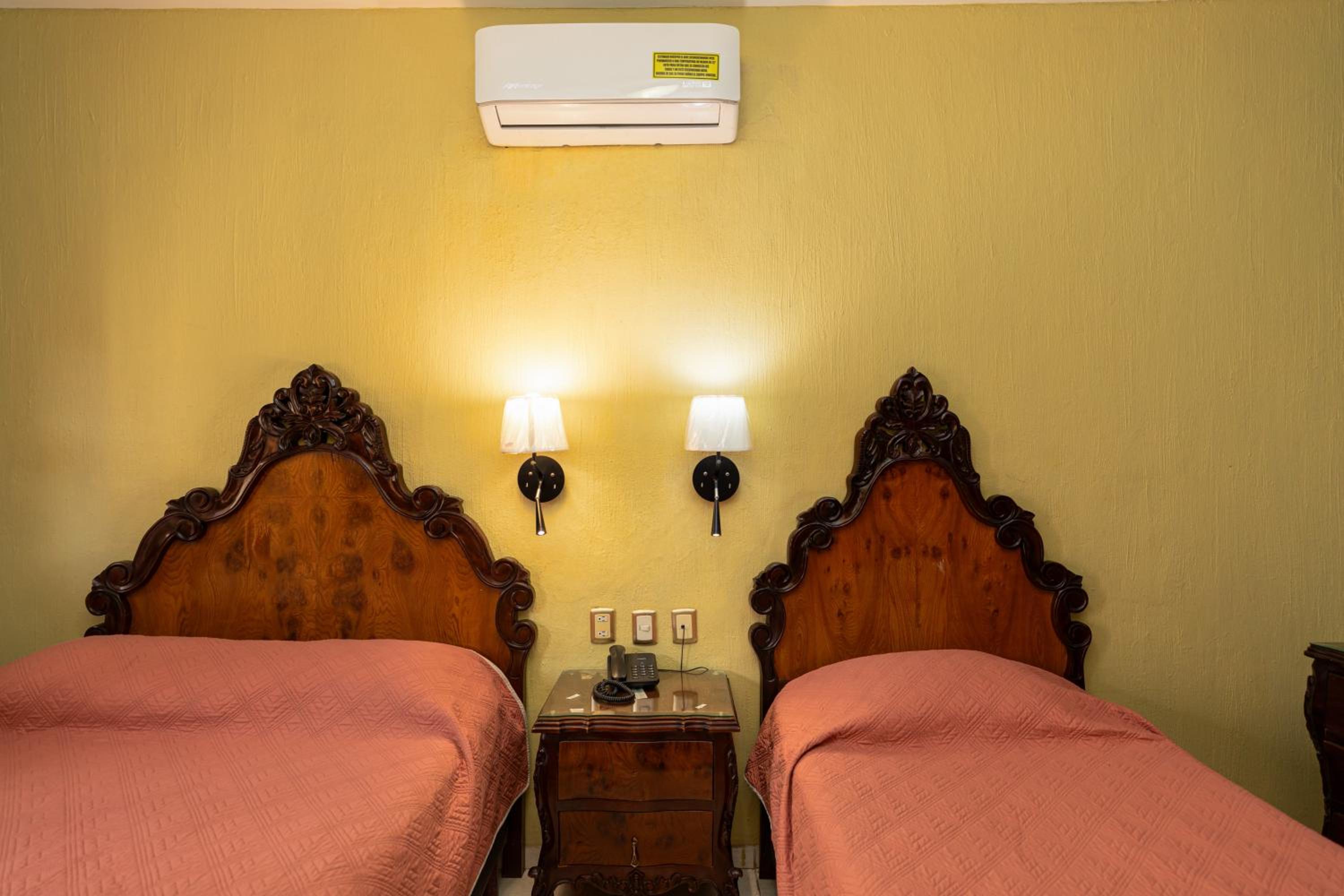 Twin Room - Photo 4