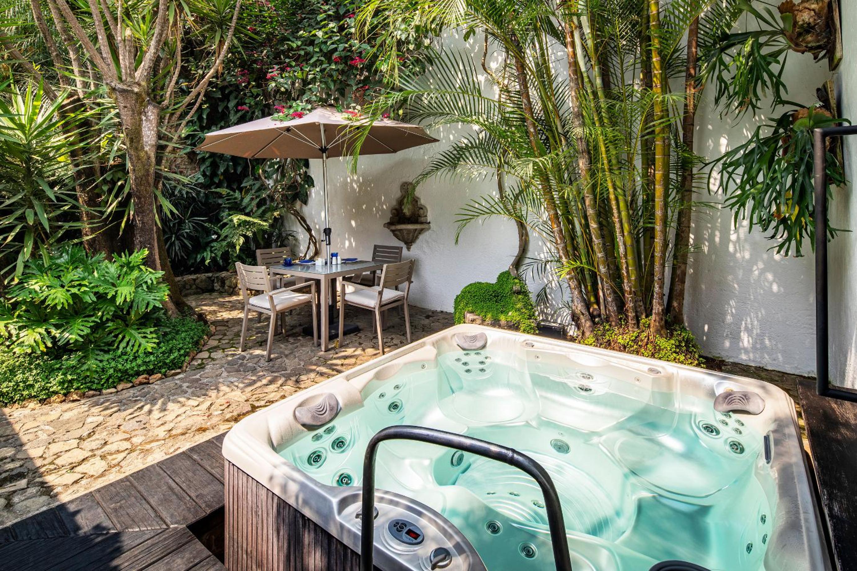 Deluxe Suite with Spa Bath photo 3