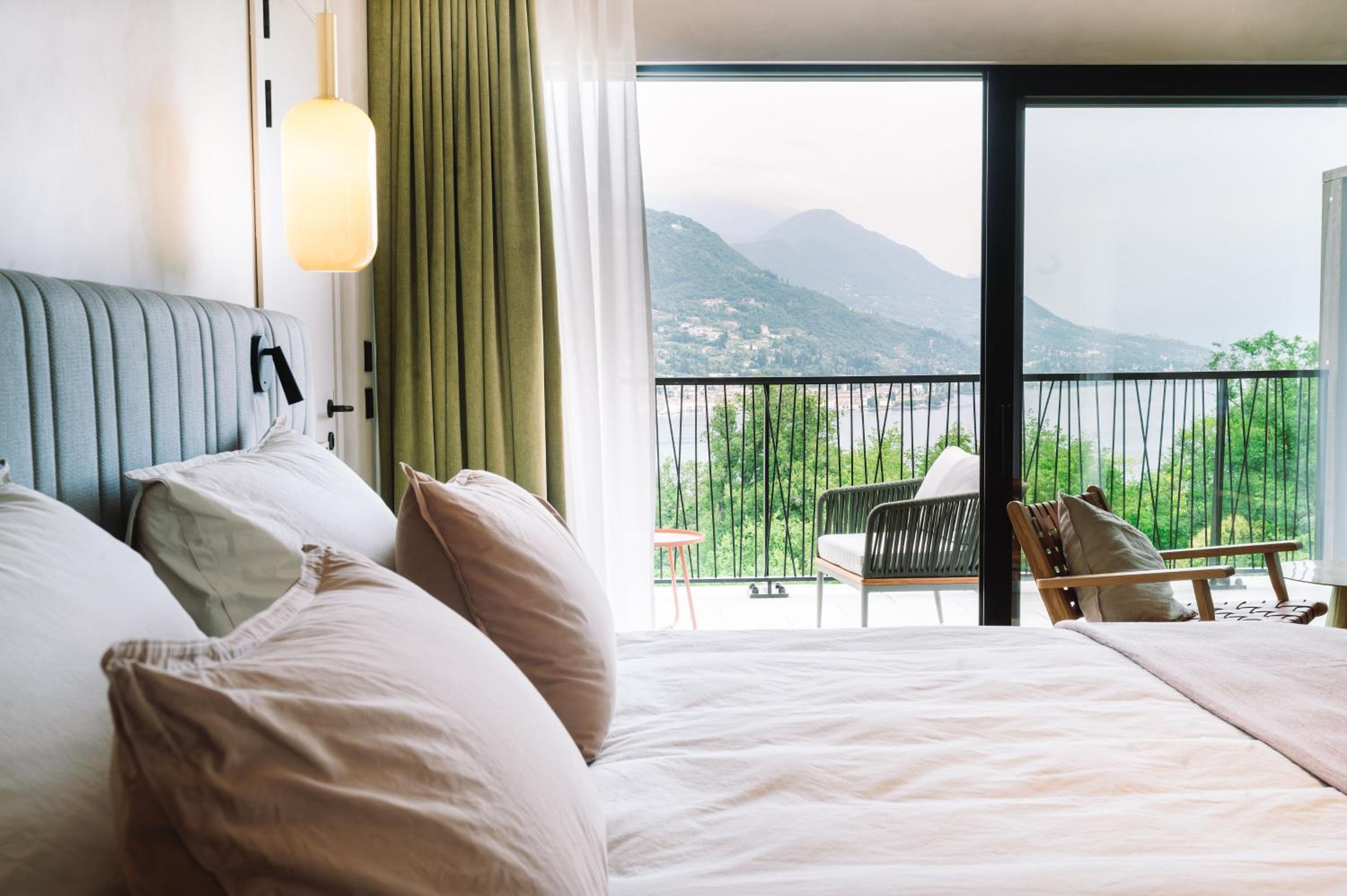 Suite with Lake View