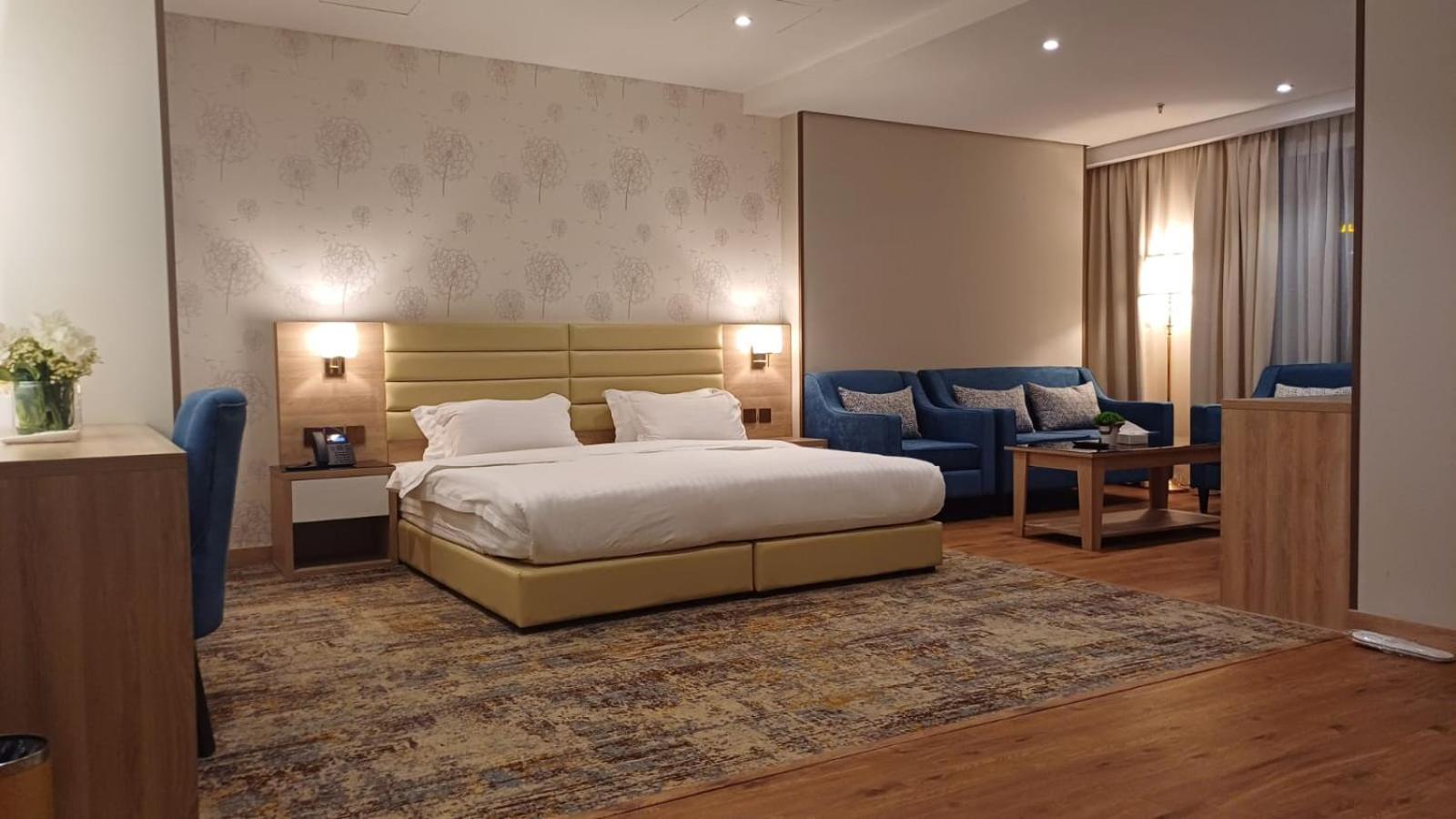 King Suite with Spa Bath photo 1